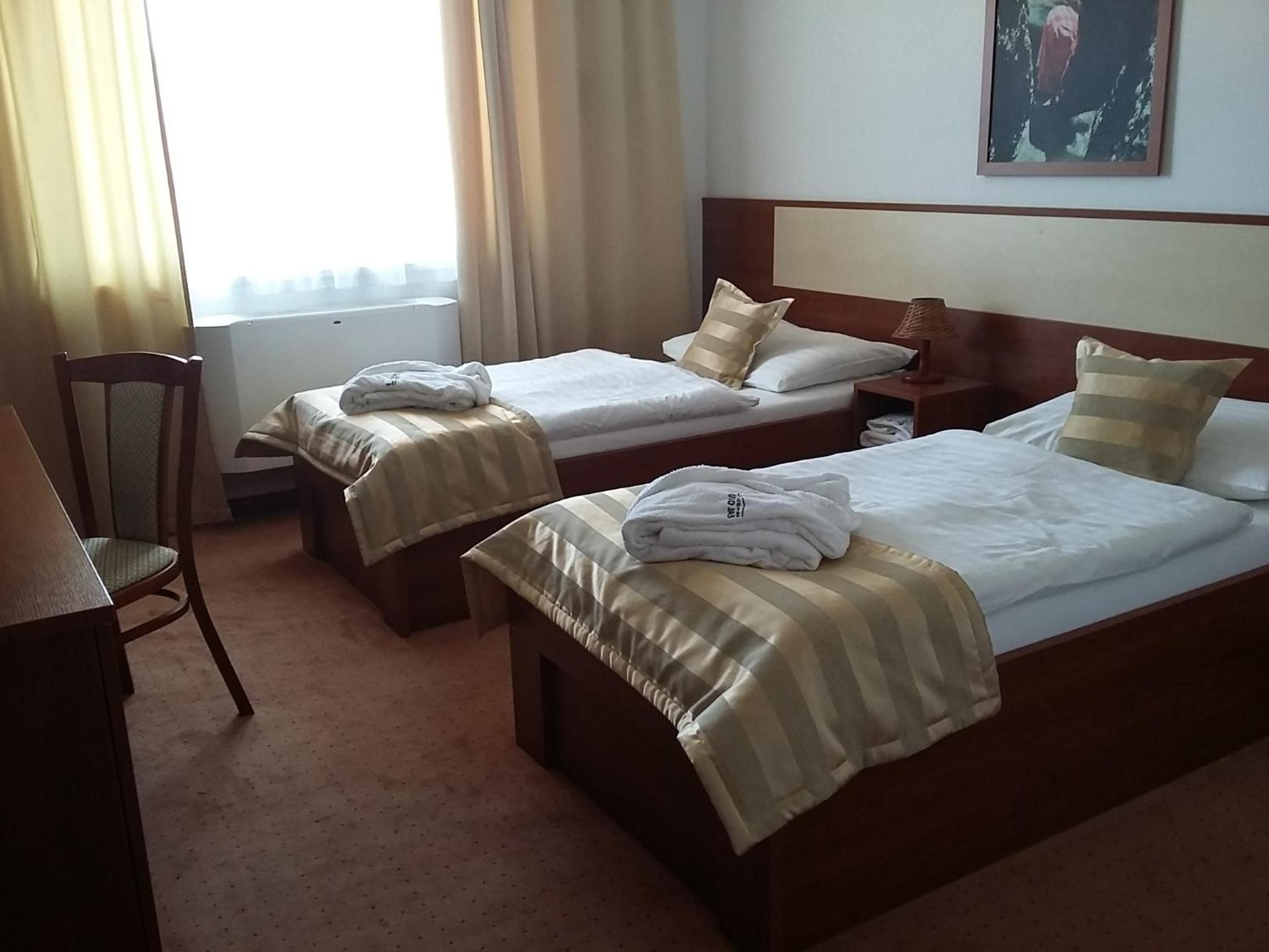 Standard Twin Room - Photo 2