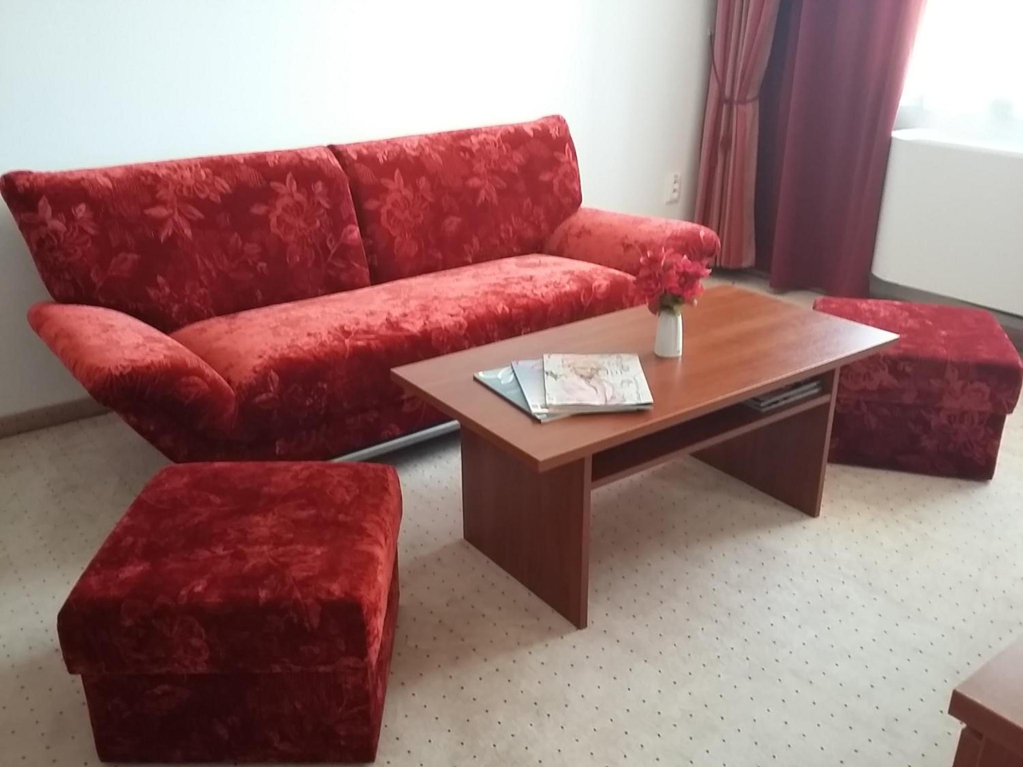 One-Bedroom Apartment - Photo 2
