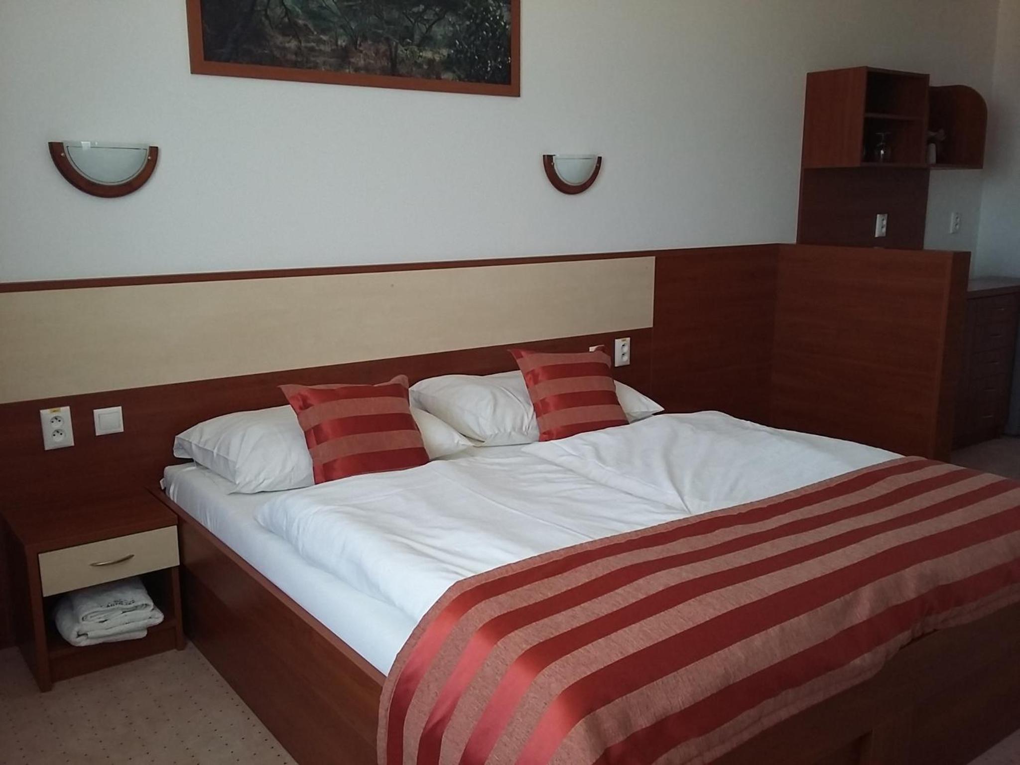One-Bedroom Apartment - Photo 5