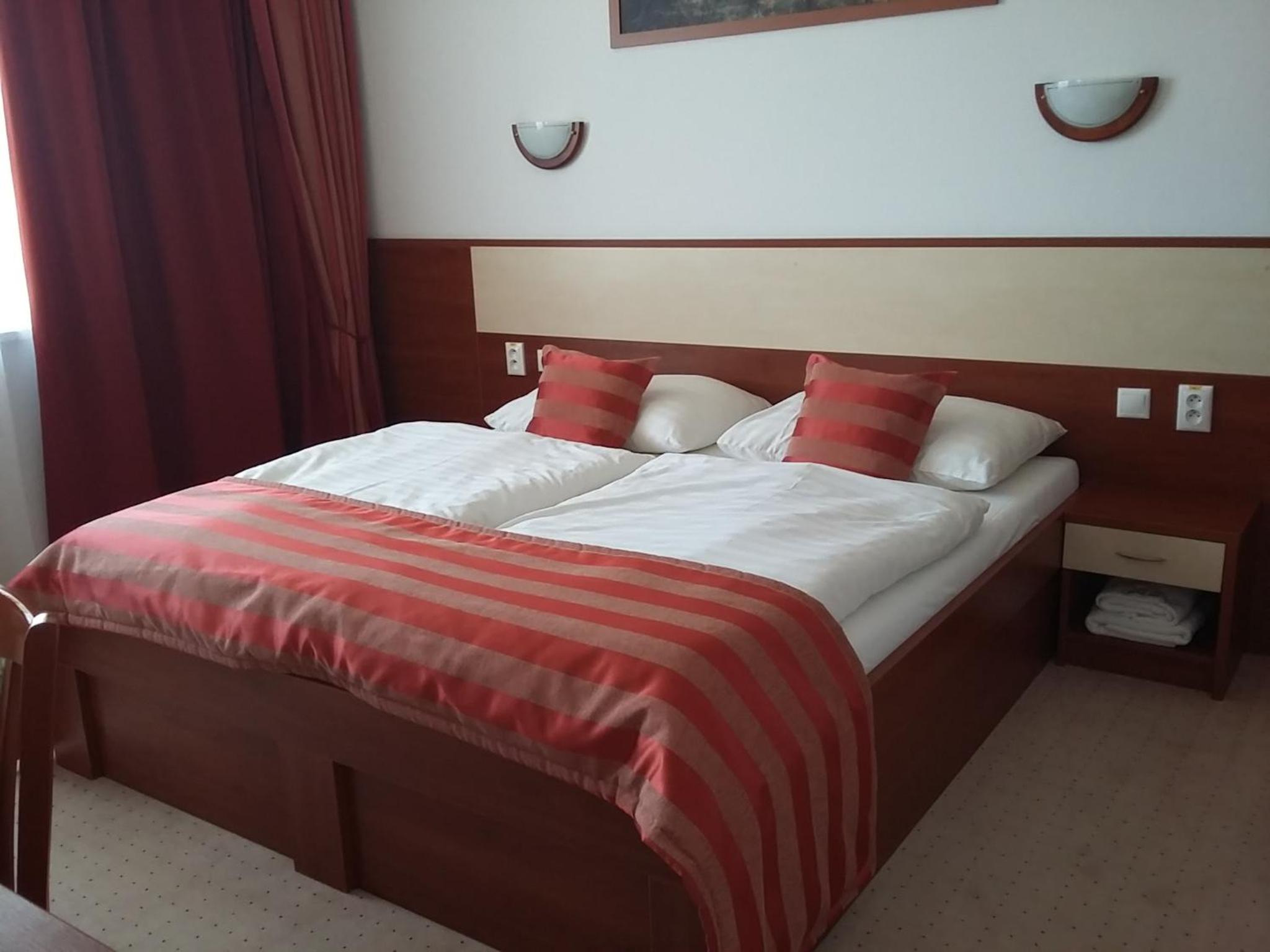 One-Bedroom Apartment - Photo 1