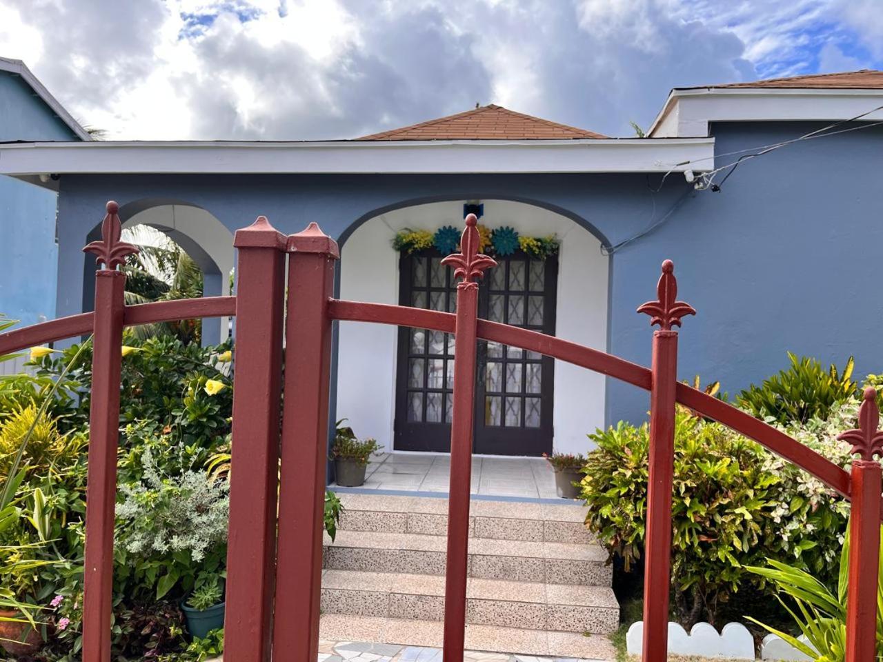Villa with Garden View