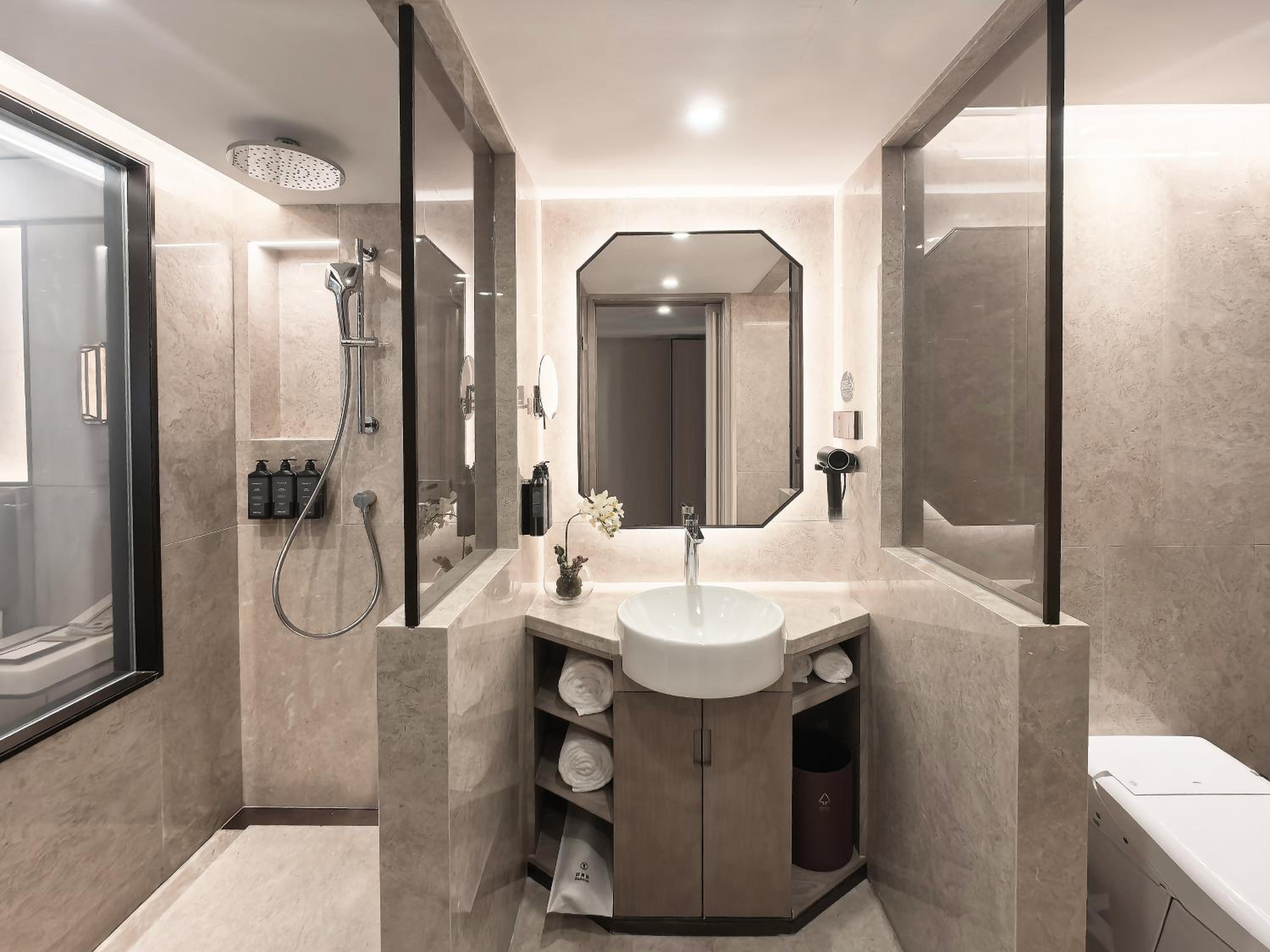 Deluxe King Bed Shower Only Room