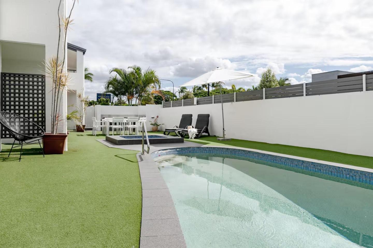 Deluxe One-Bedroom Apartment with Garden View photo 3