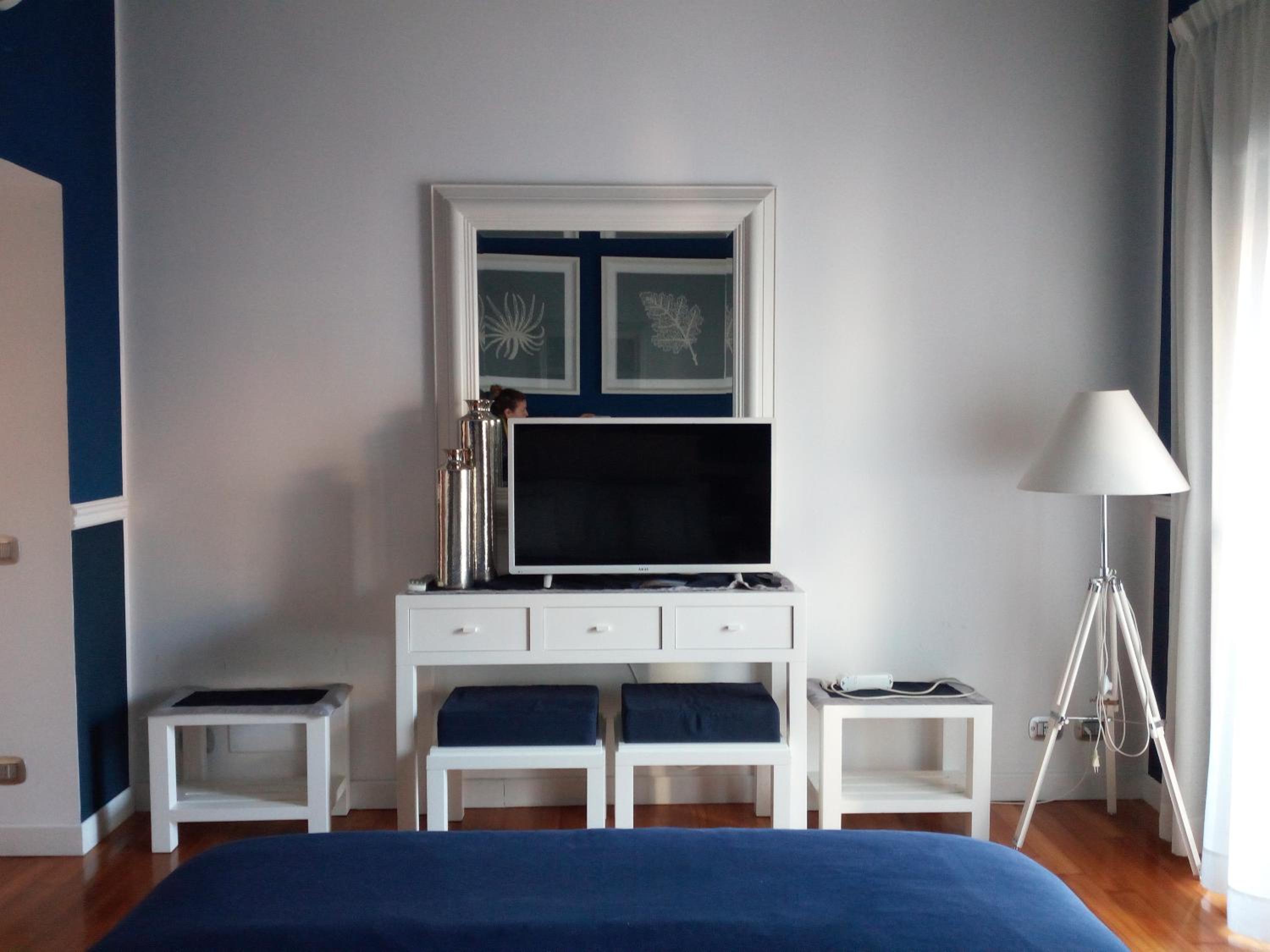Two-Bedroom Apartment with Balcony (4-5 Adults) photo 3