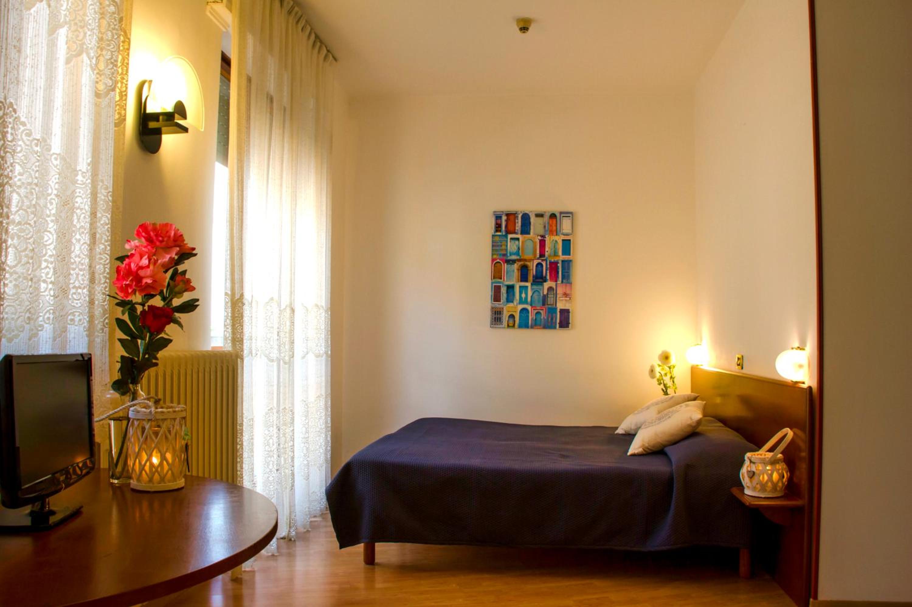 Double Room with Balcony - Photo 5