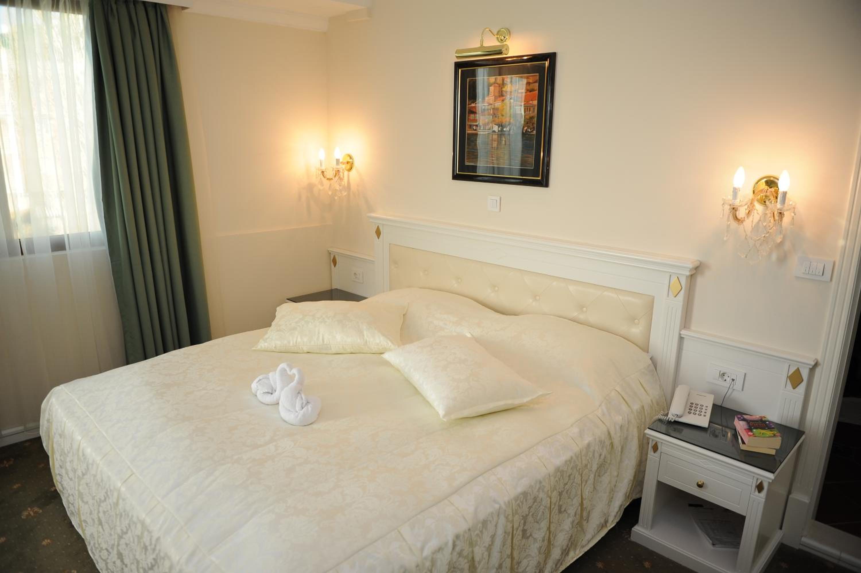 Double or Twin Room - Photo 1