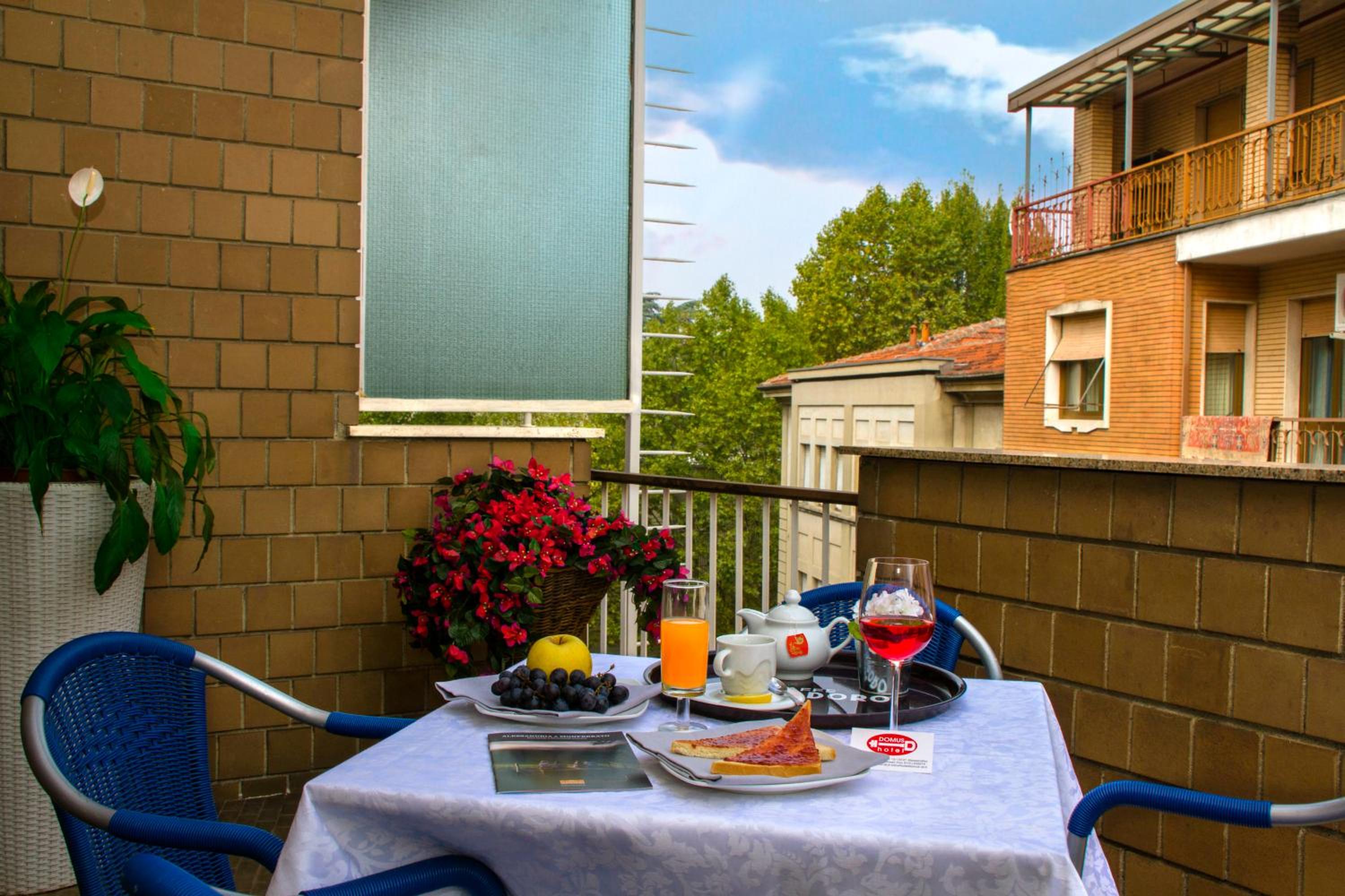 Twin Room with Balcony - Photo 6