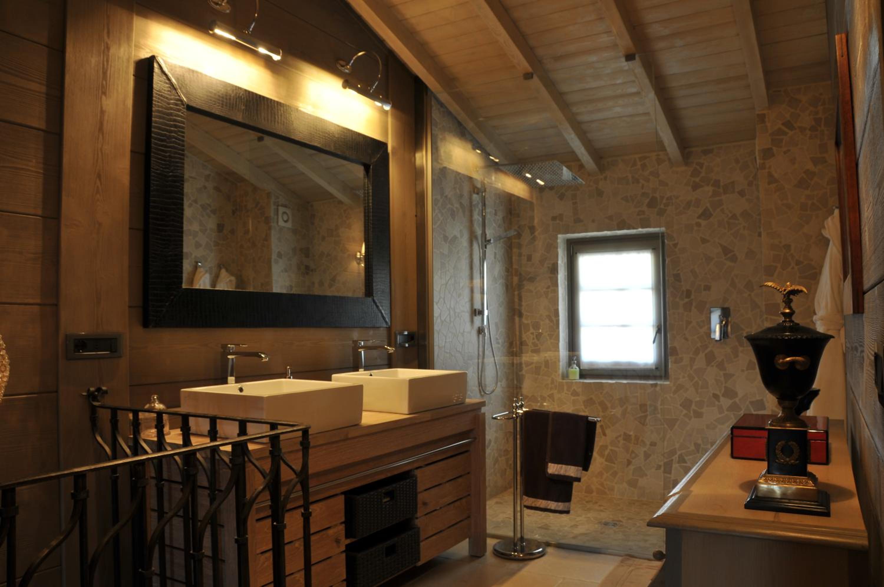 Superior Suite - Photo 3