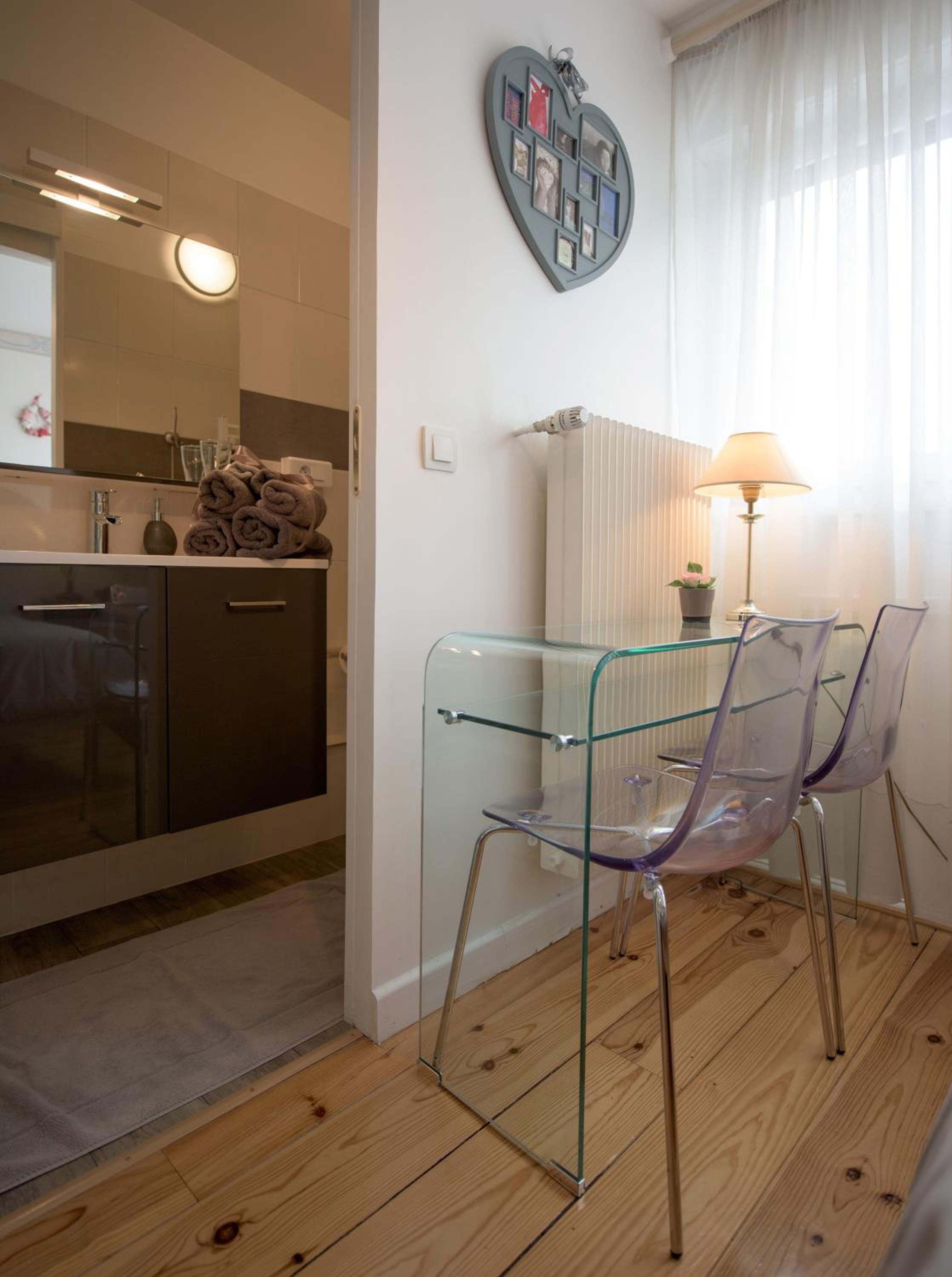 Superior Double or Twin Room with City View photo 2