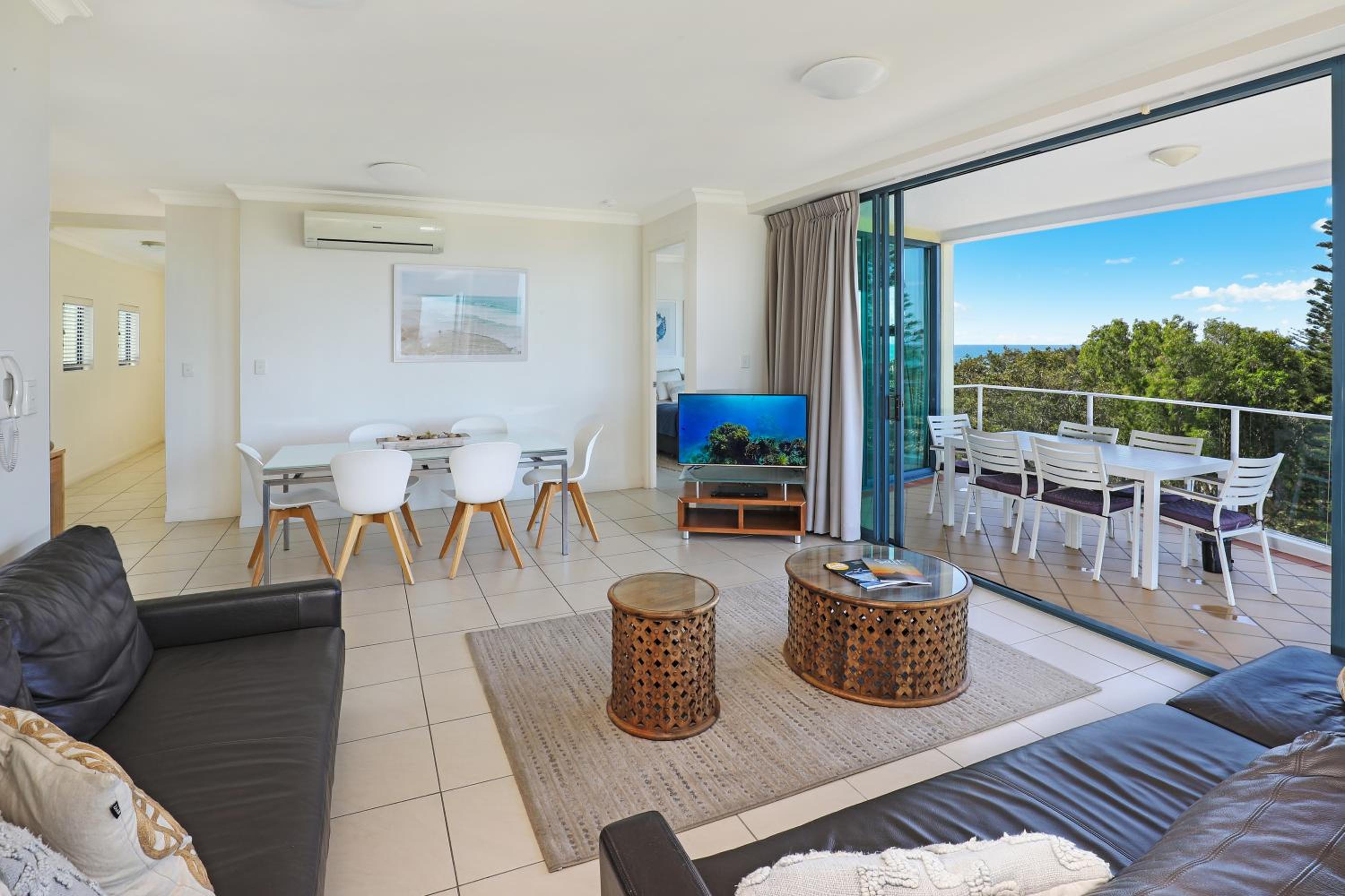 Three-Bedroom Apartment with Ocean View photo 2