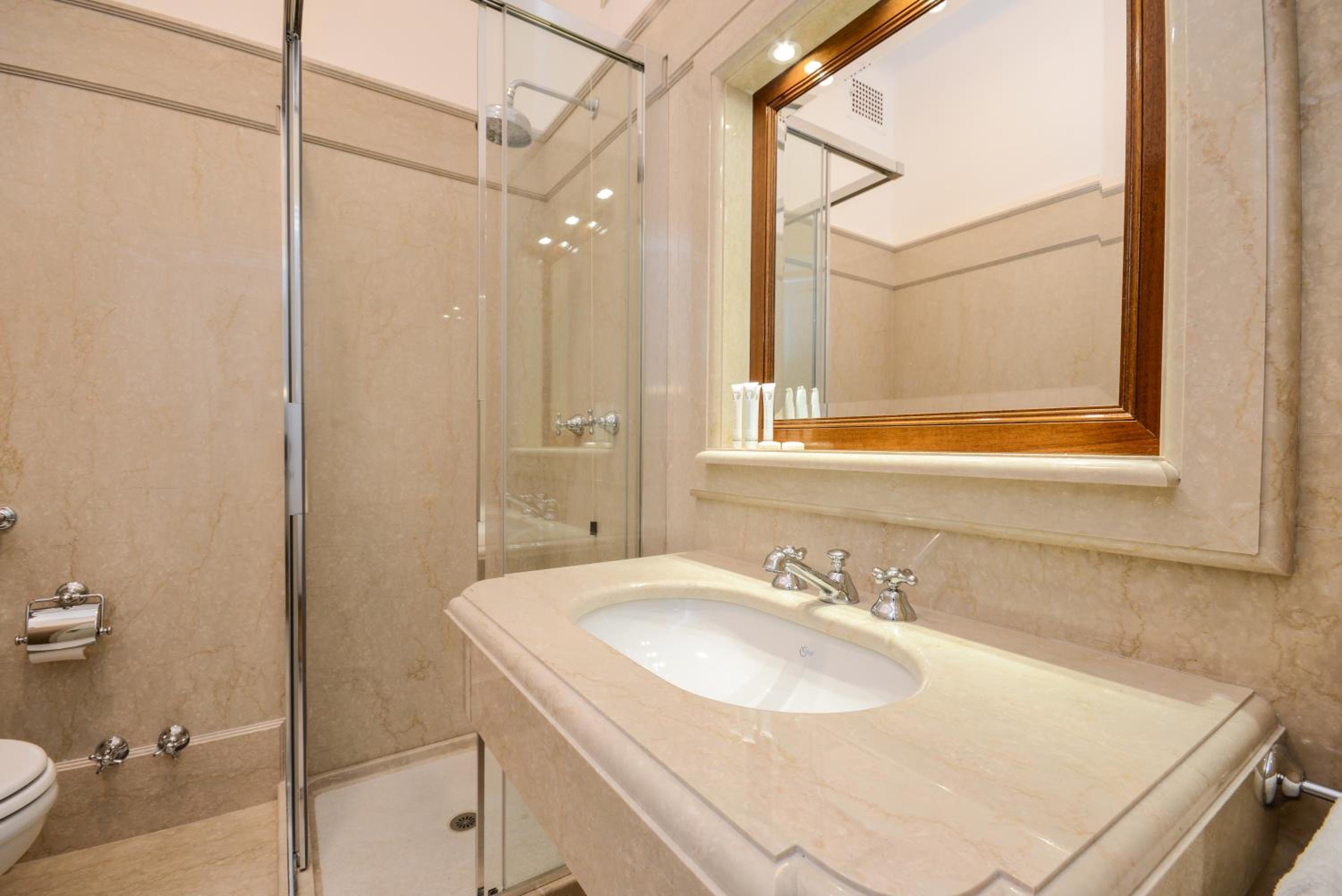 Single Room - Photo 10