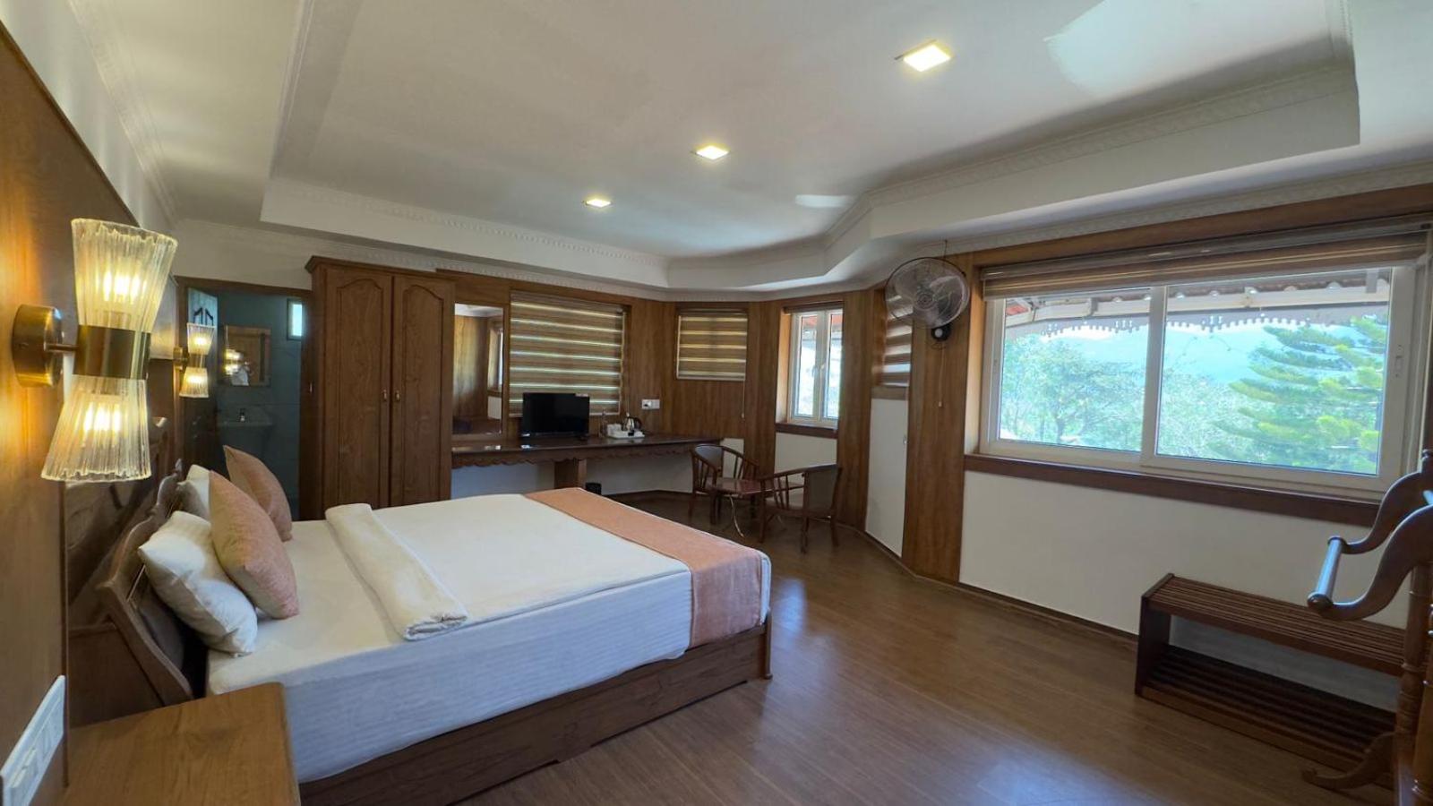 Deluxe Double Room (2 Adults + 1 Child)
