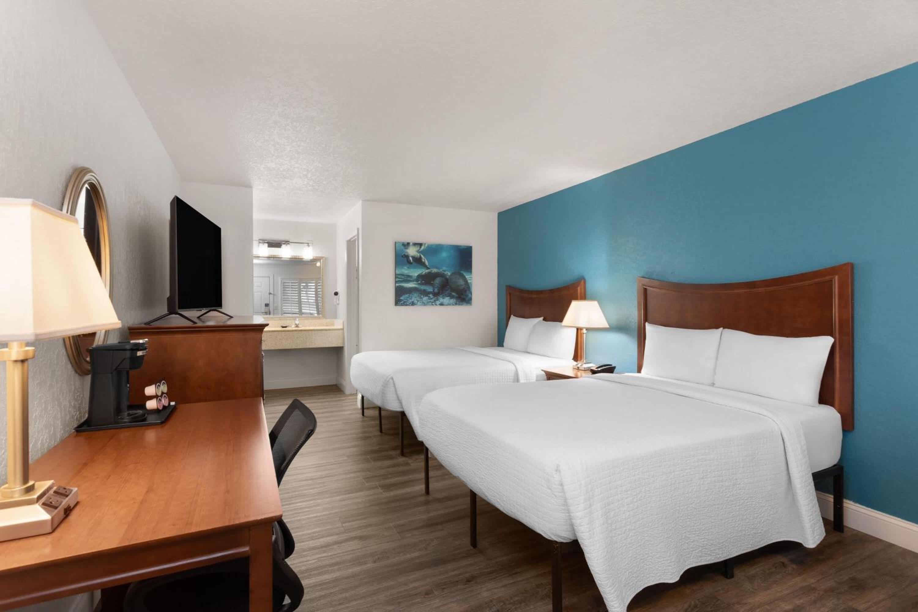 Double Room with Two Double Beds - Non-Smoking photo 2
