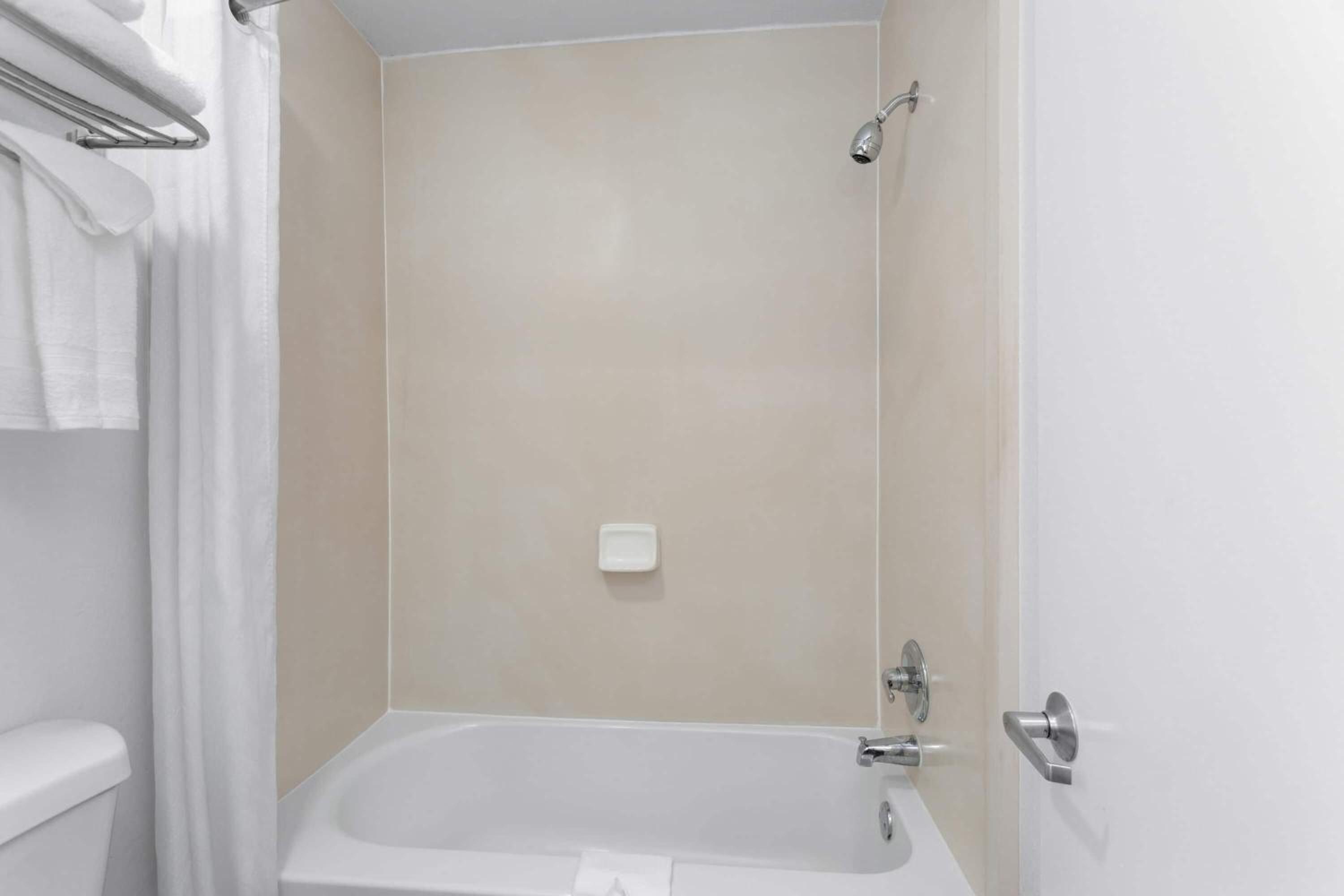 Studio Suite with Two Double Beds - Non-Smoking photo 2