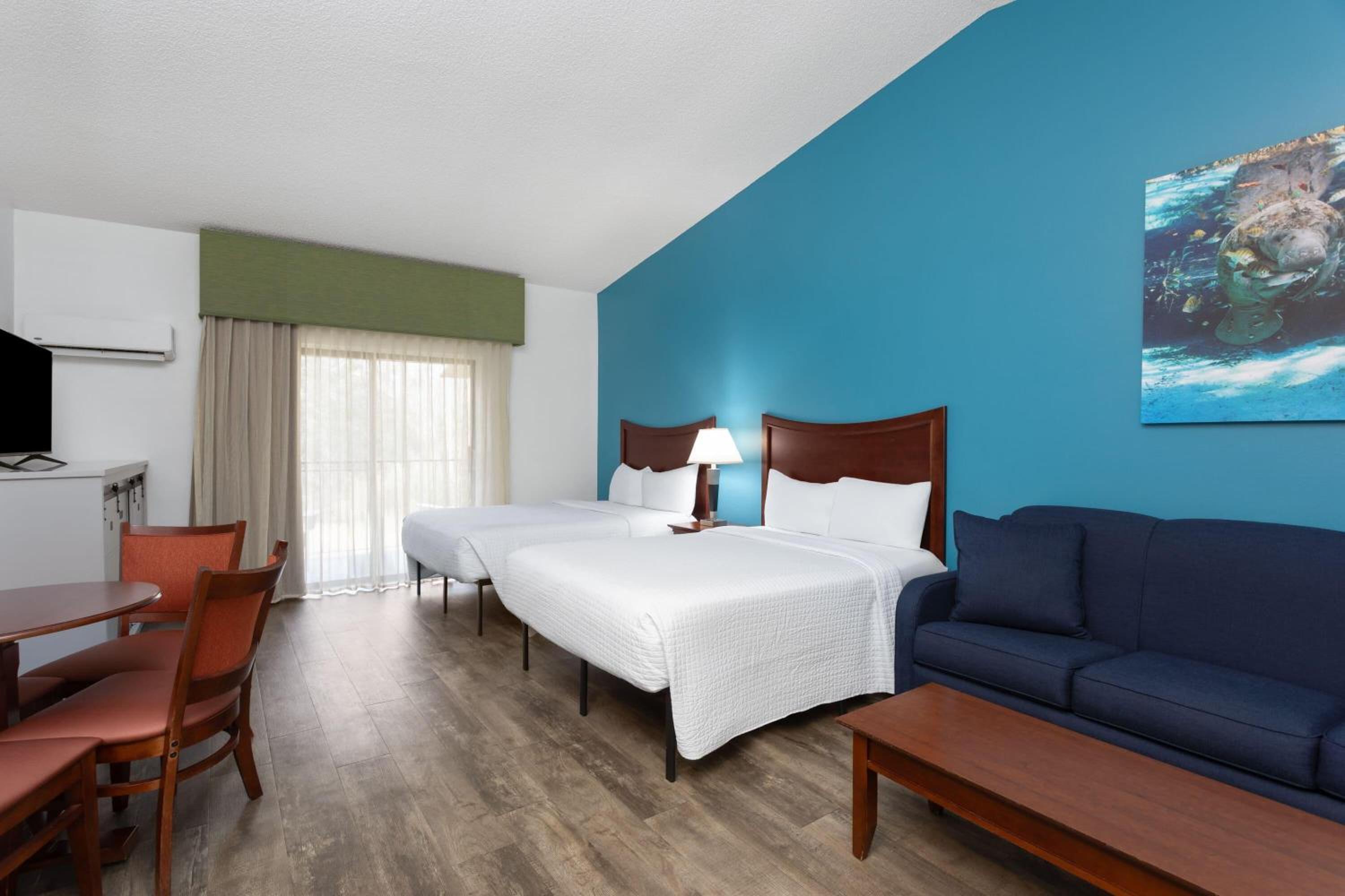 Studio Suite with Two Double Beds - Non-Smoking photo 3