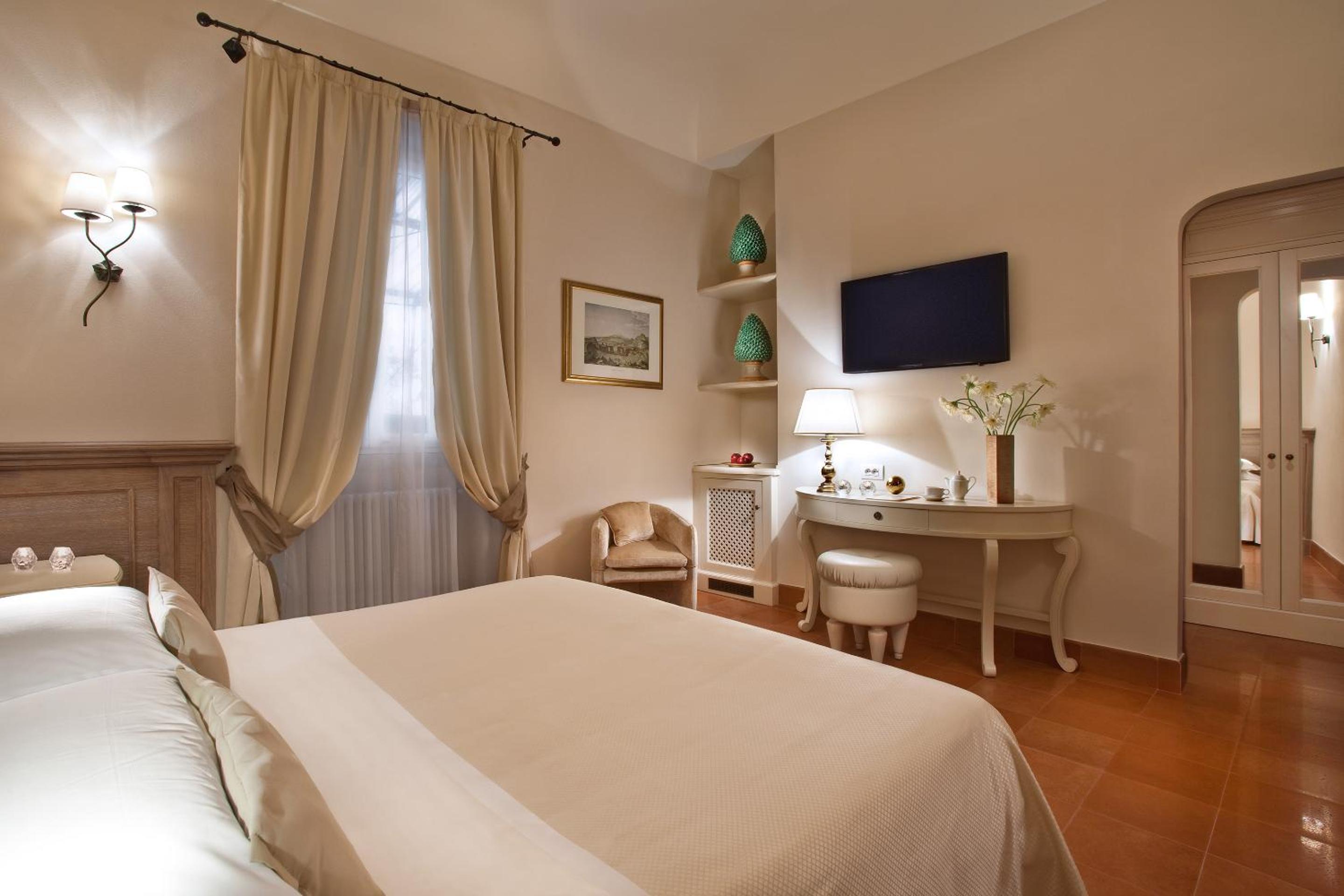 Double or Twin Room - Photo 7