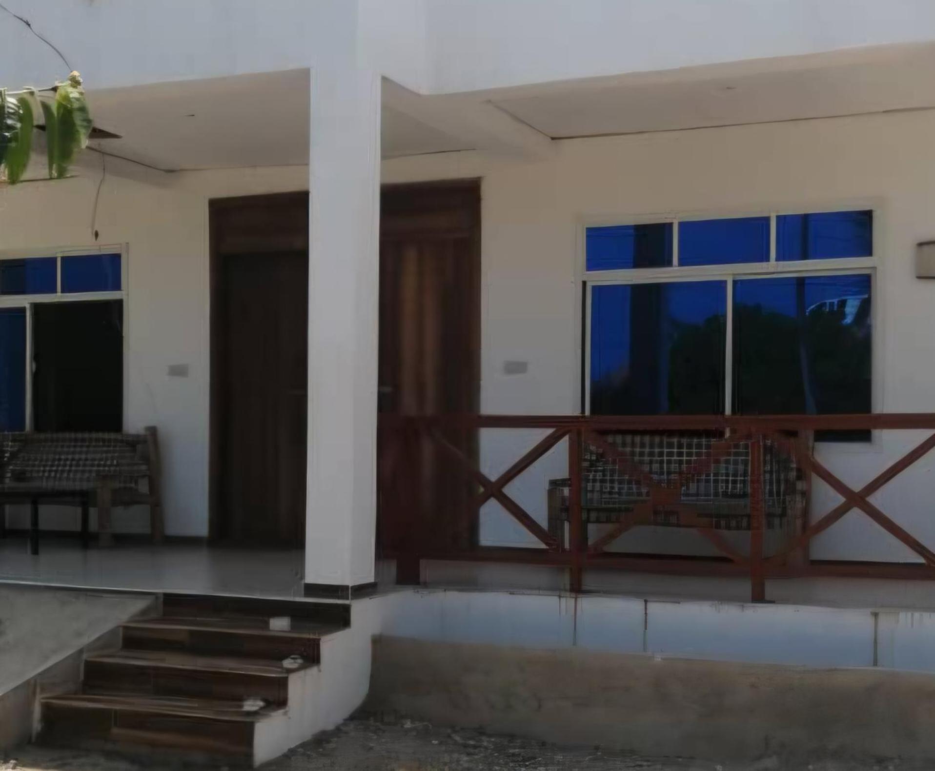 Bungalow with Patio