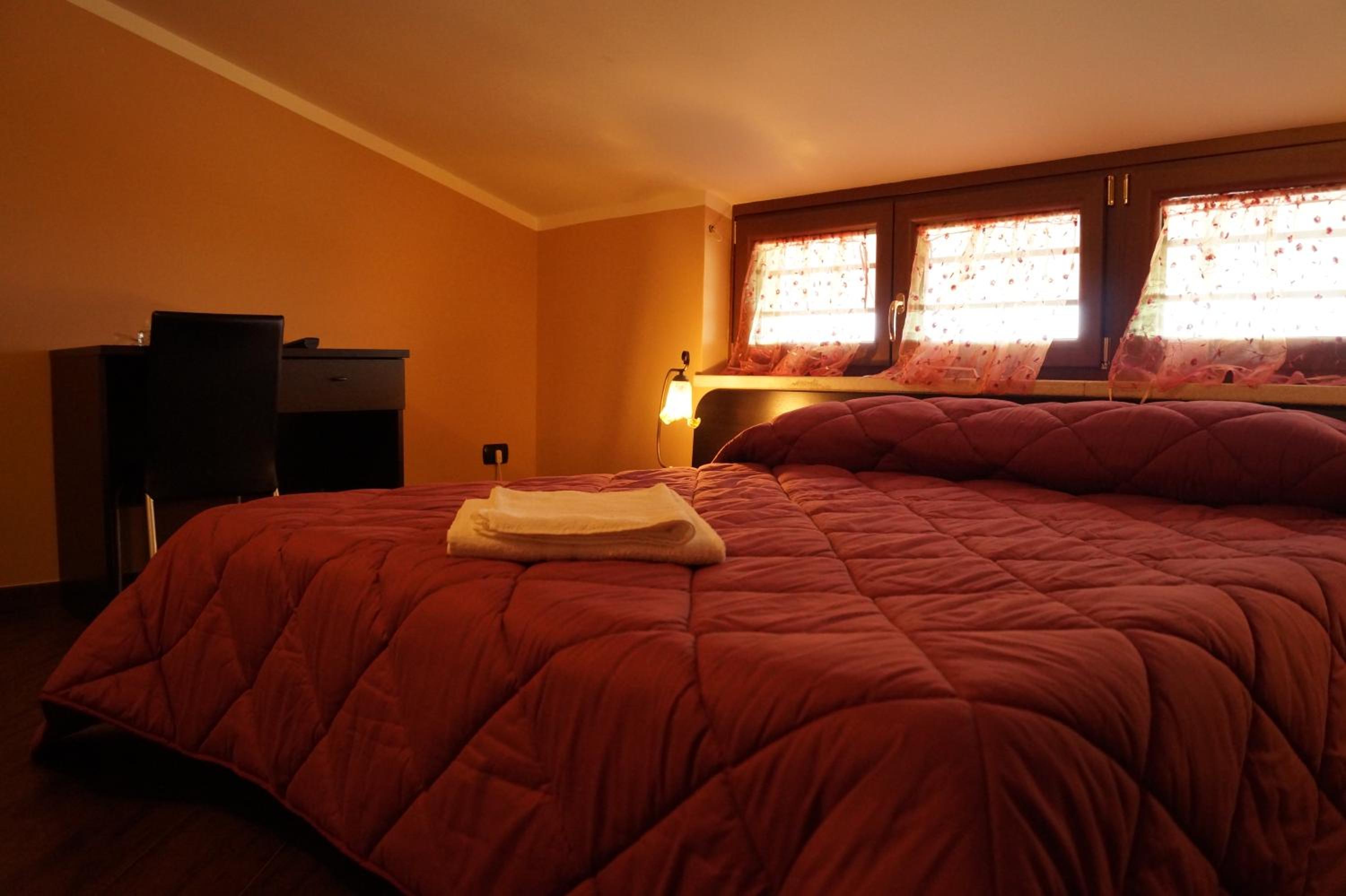 Double or Twin Room with Mountain View