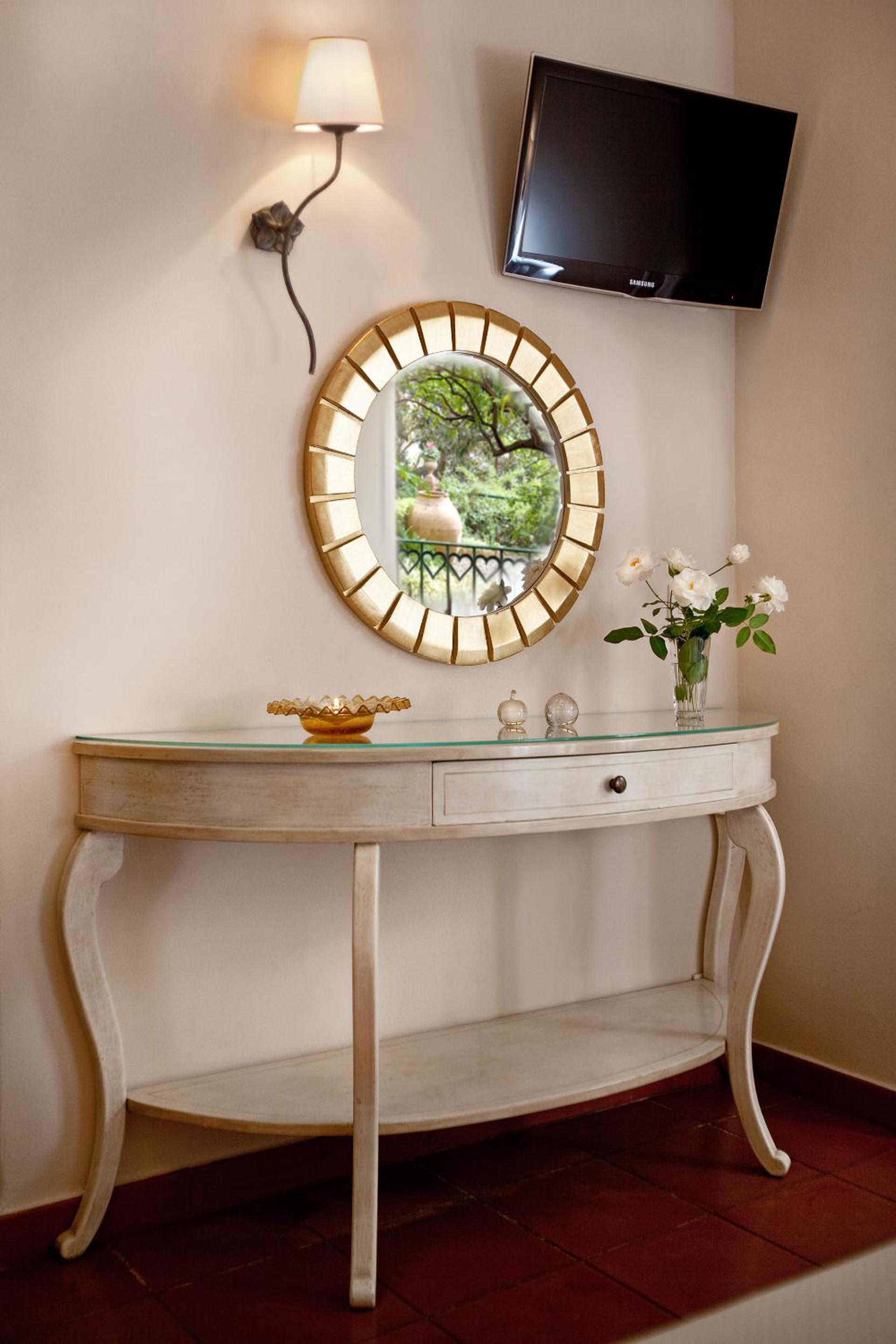 Double or Twin Room - Photo 9