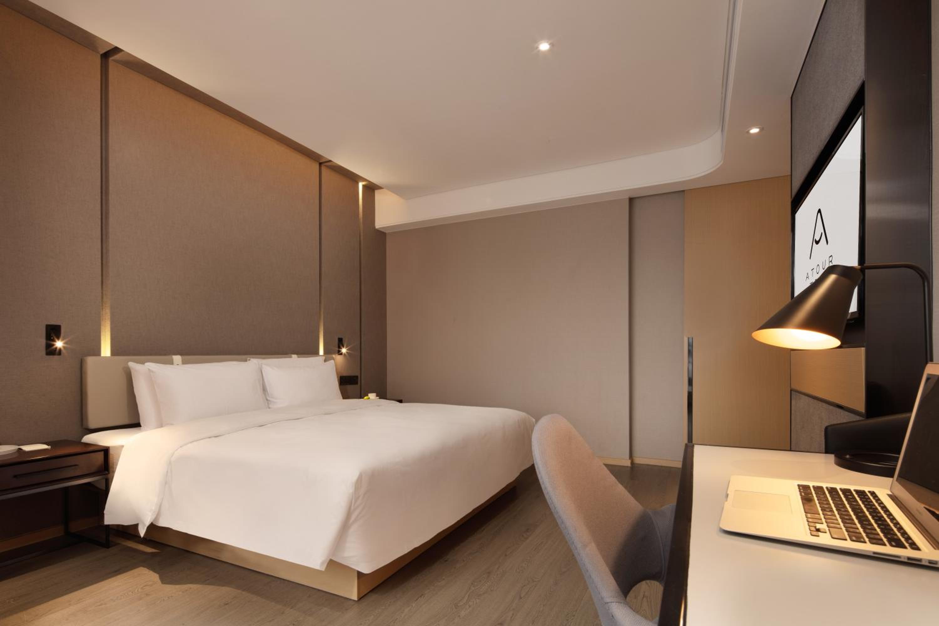Jimu Suite with River View photo 3