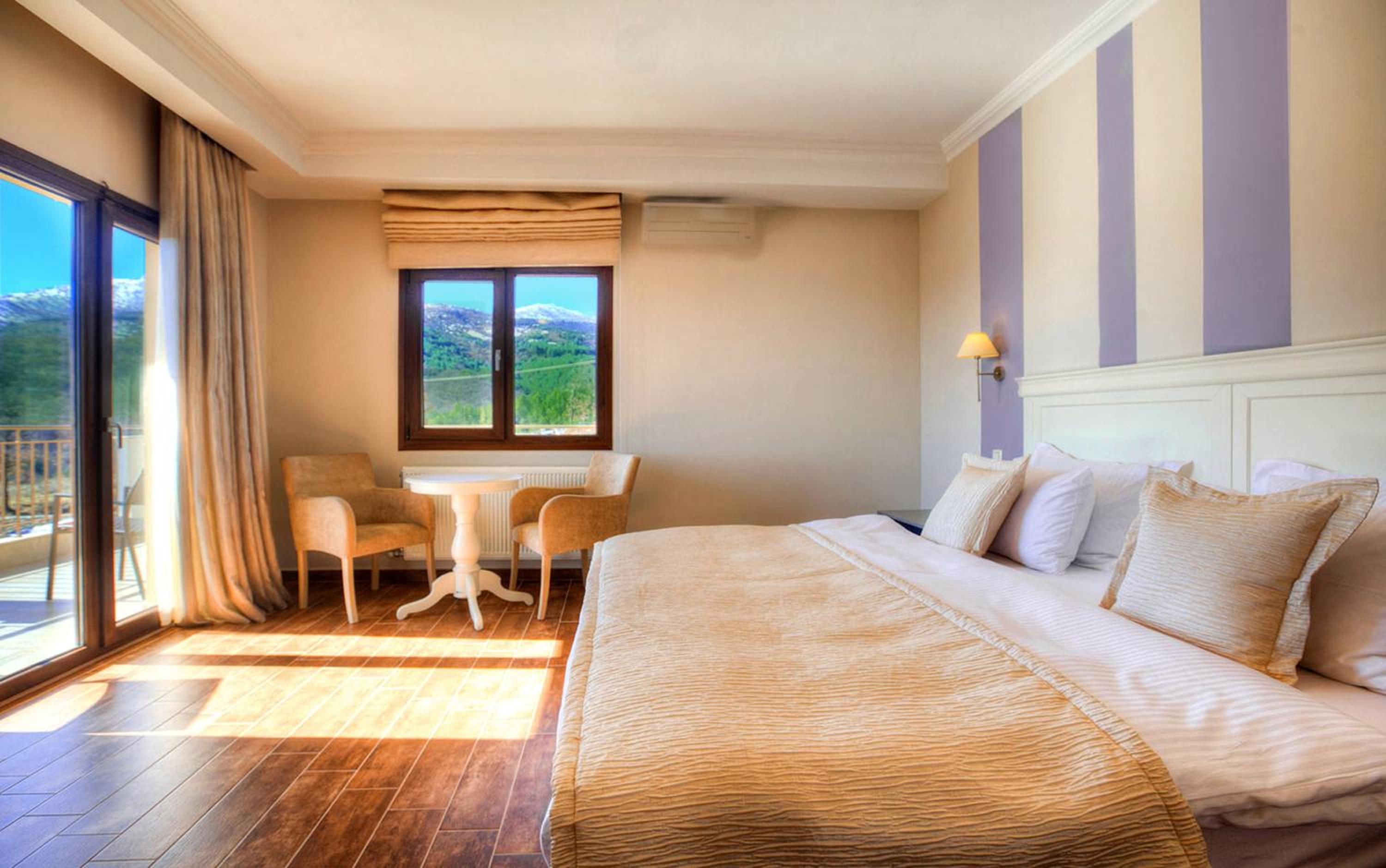 Family Interconnecting Room with Lake View - Photo 1