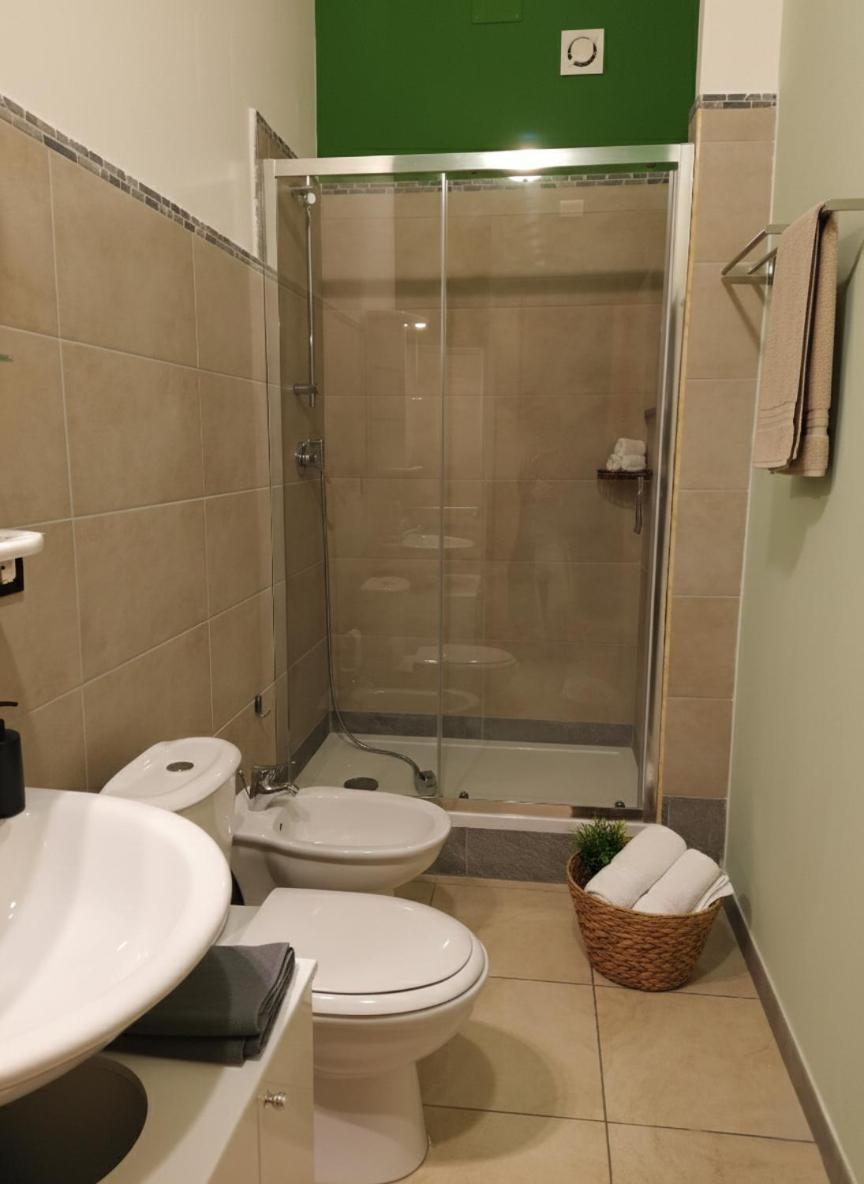 Double or Twin Room with Private Bathroom - Photo 2