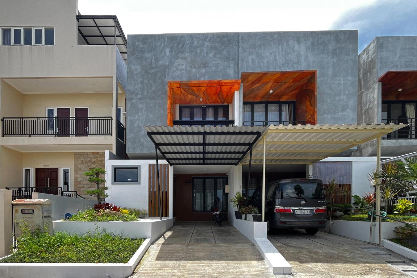Three-Bedroom Villa photo 1