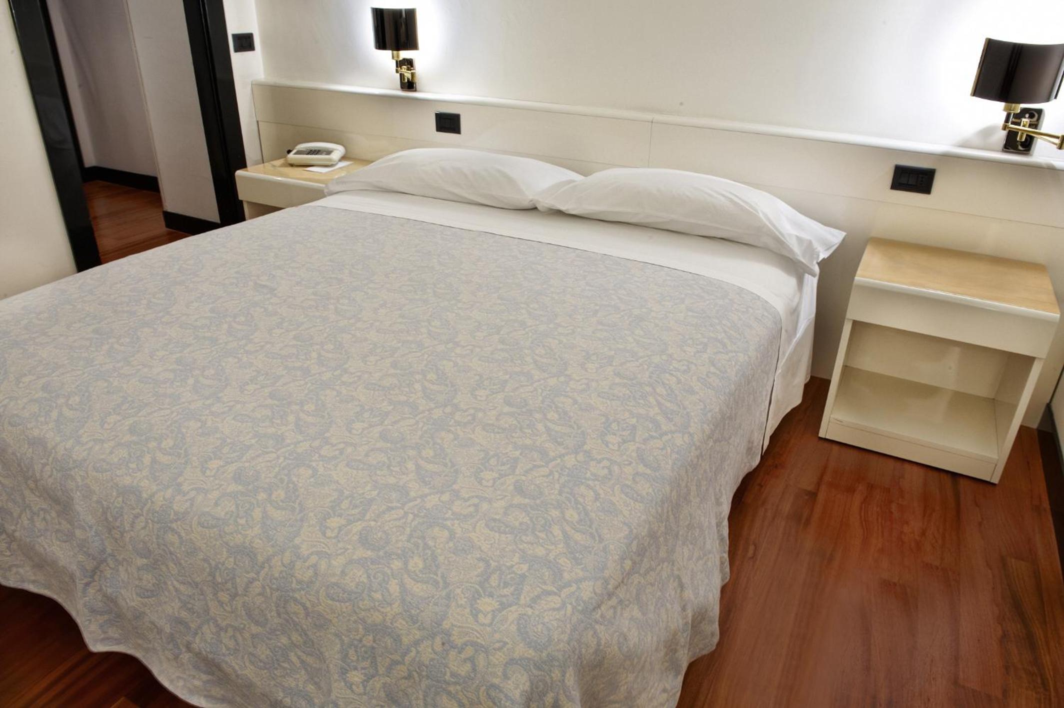 Double Room - Photo 4
