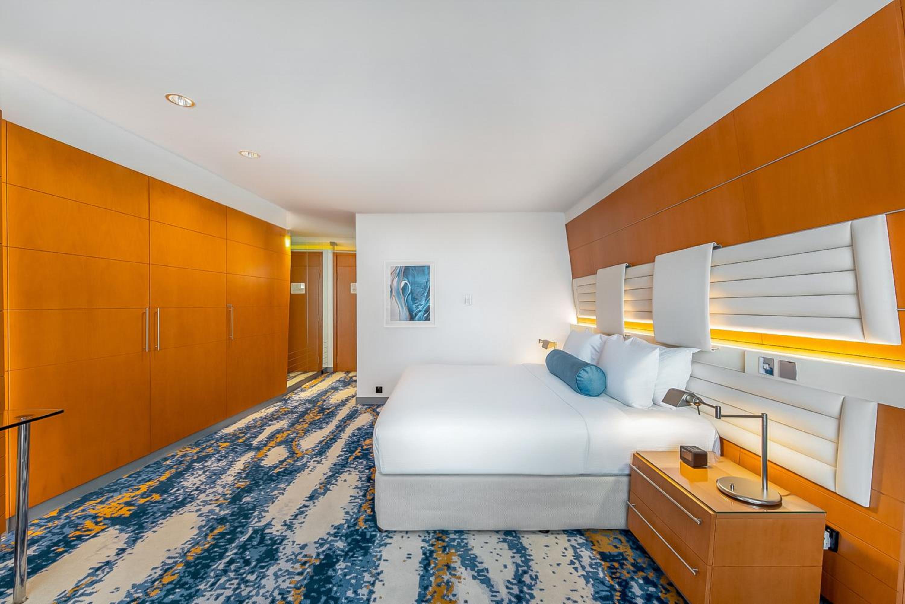 Deluxe king bed room