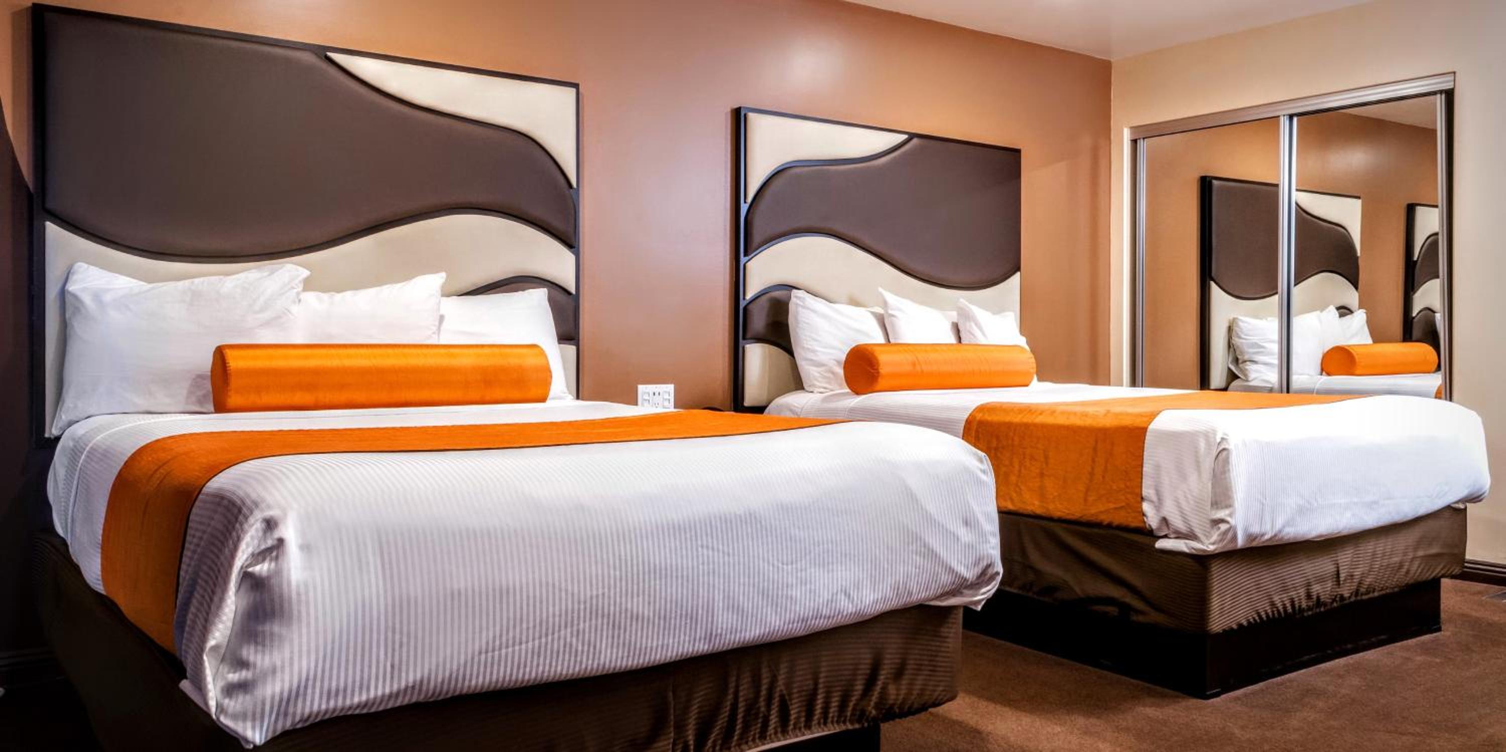 Queen Room with Two Queen Beds - Photo 2