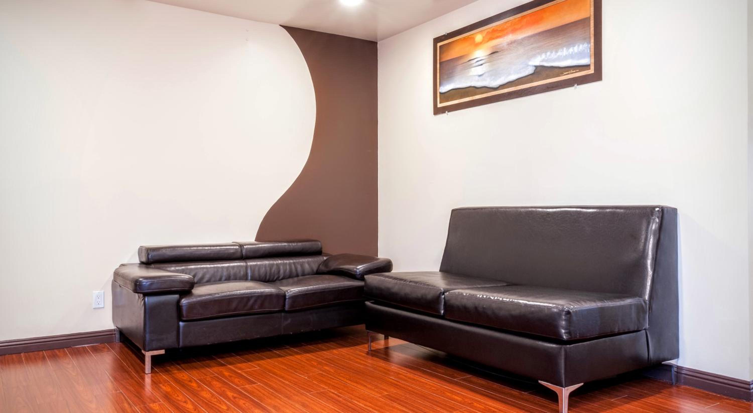 King Suite with Spa Bath - Photo 3