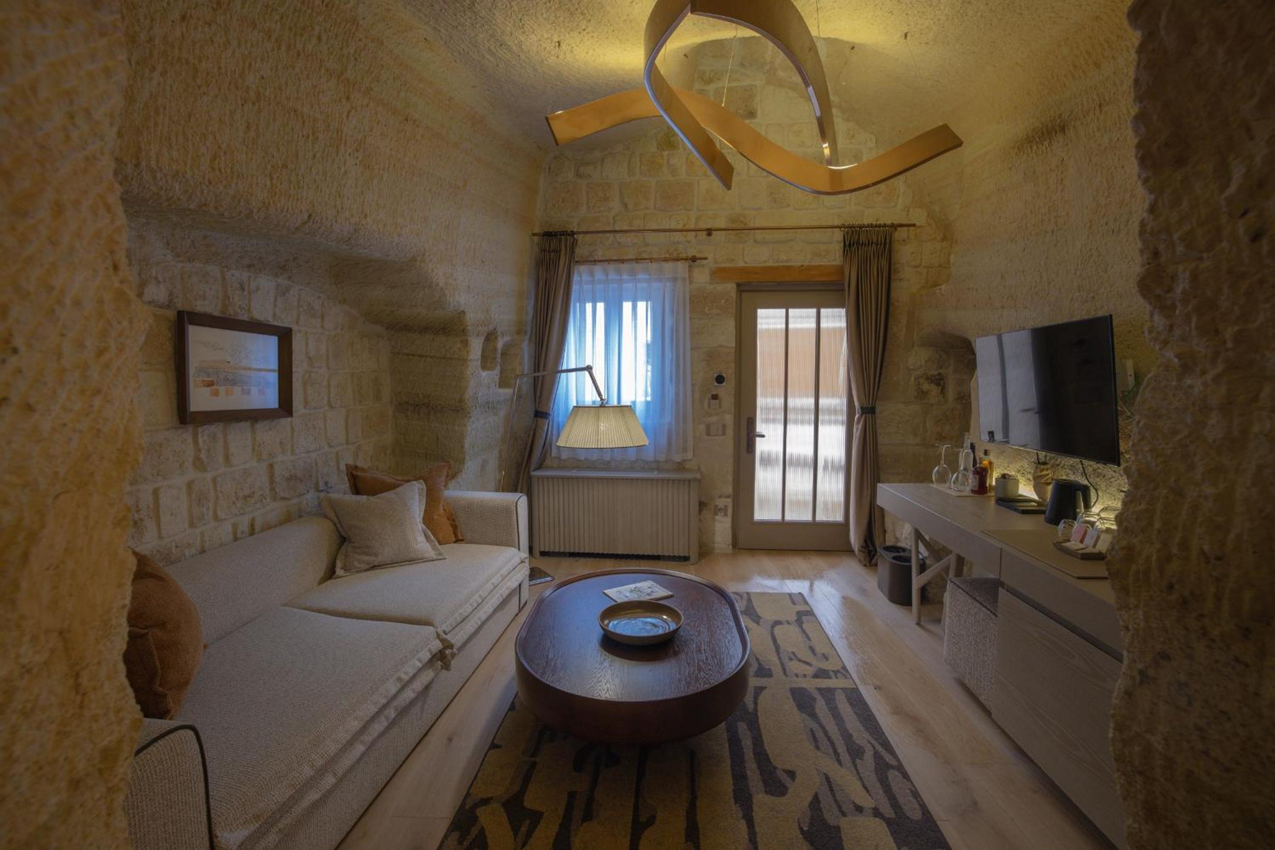 Deluxe King Suite