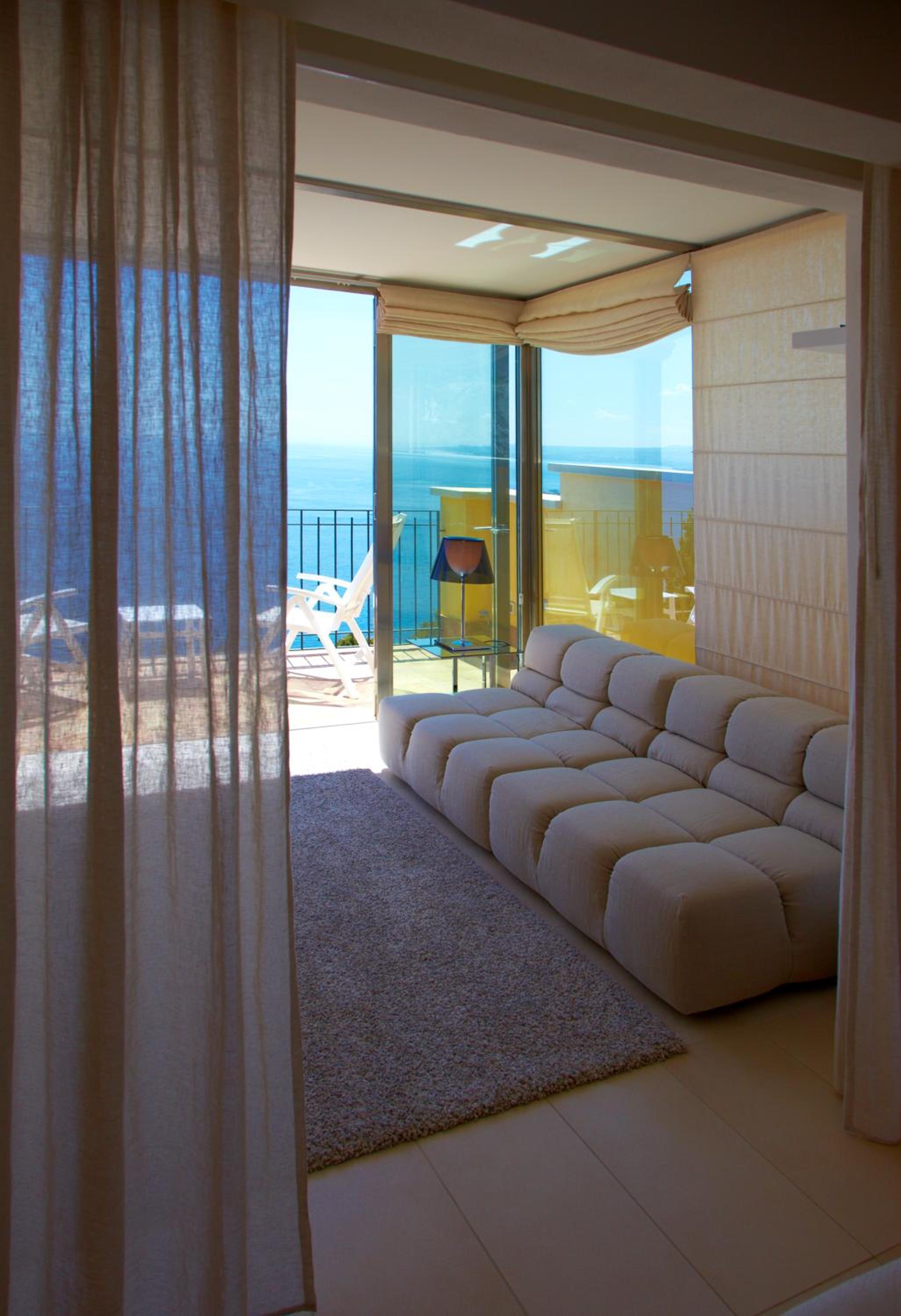 Studio Apartment - Separate Building - Photo 2