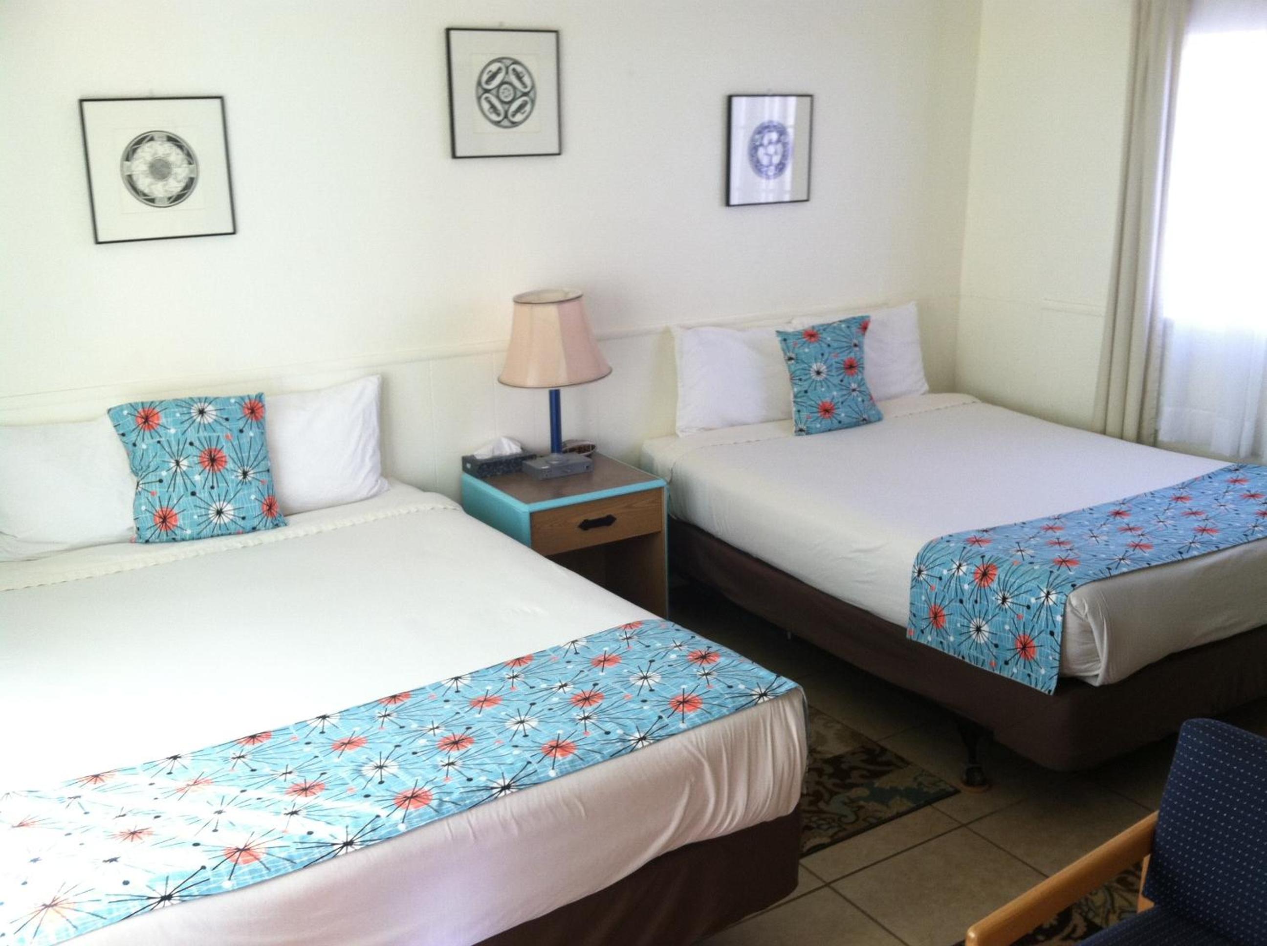 Standard Queen Room with Two Queen Beds photo 2
