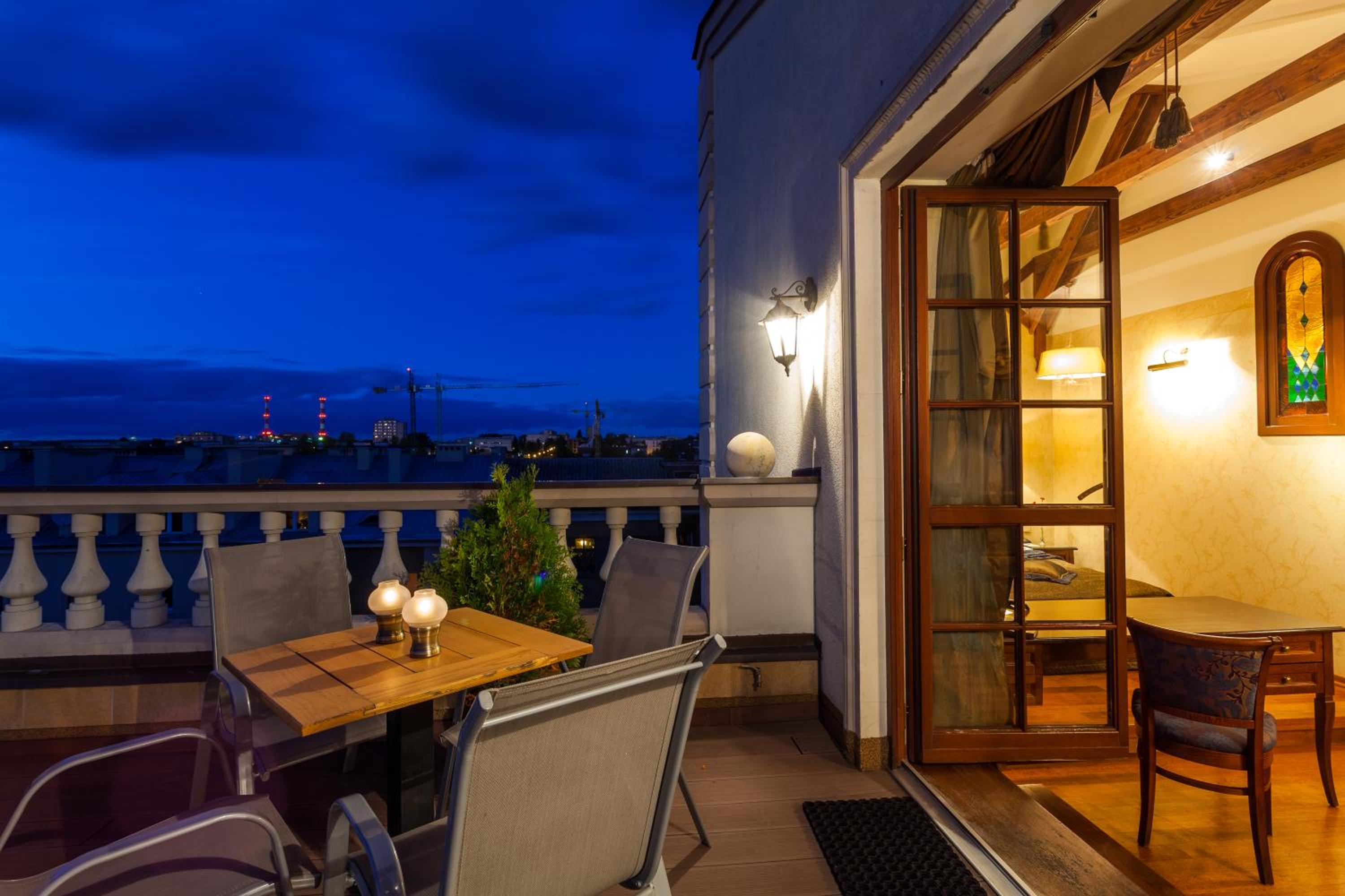 Apartment with Balcony photo 1