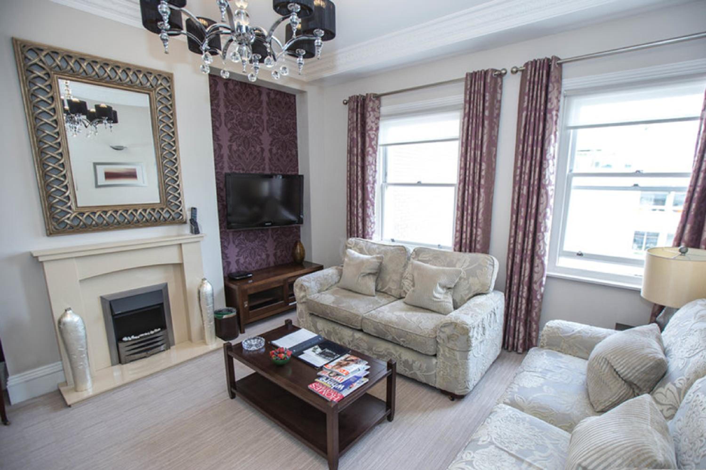 Classic Three-Bedroom Apartment photo 1