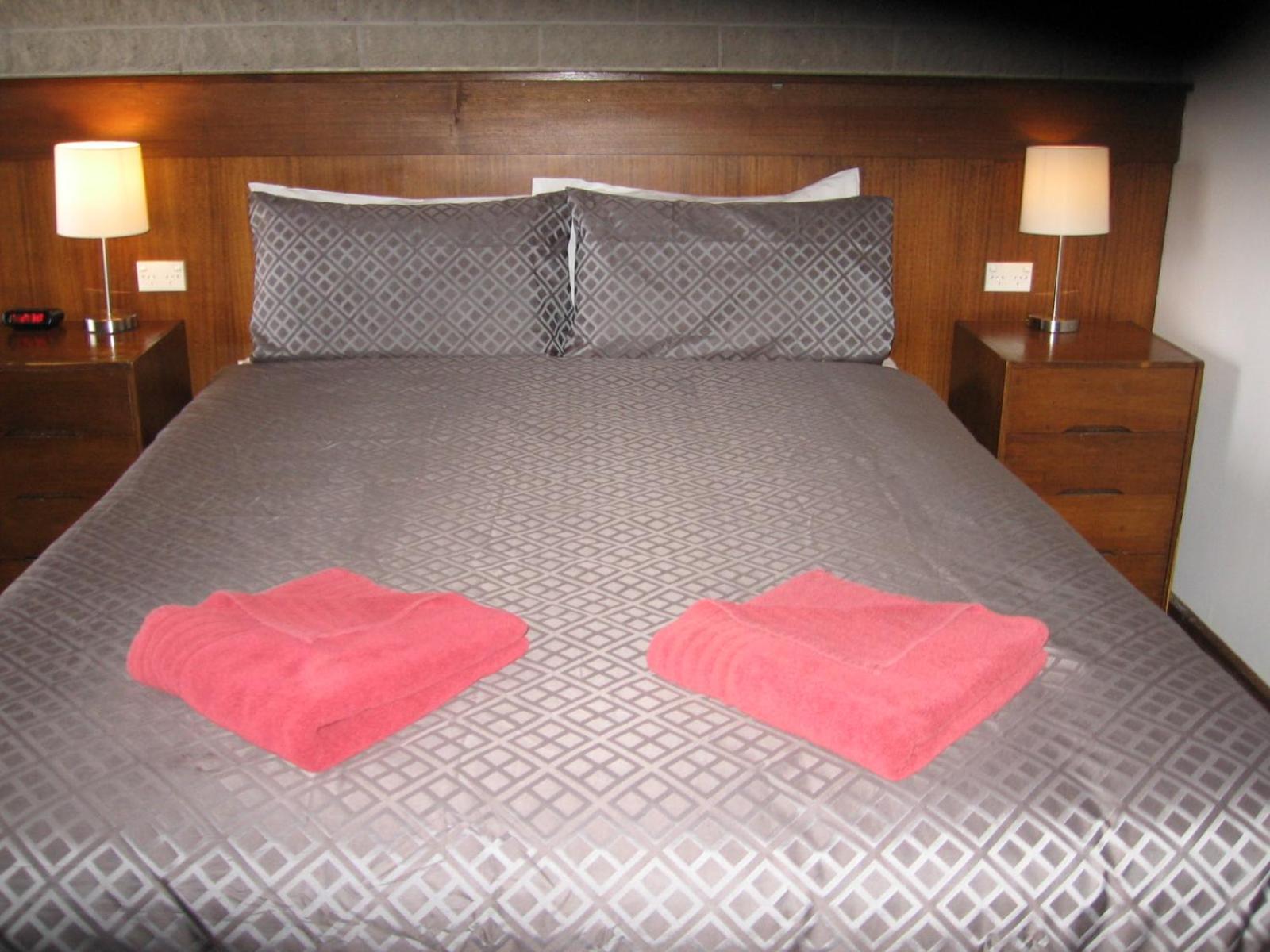 Queen Room photo 2