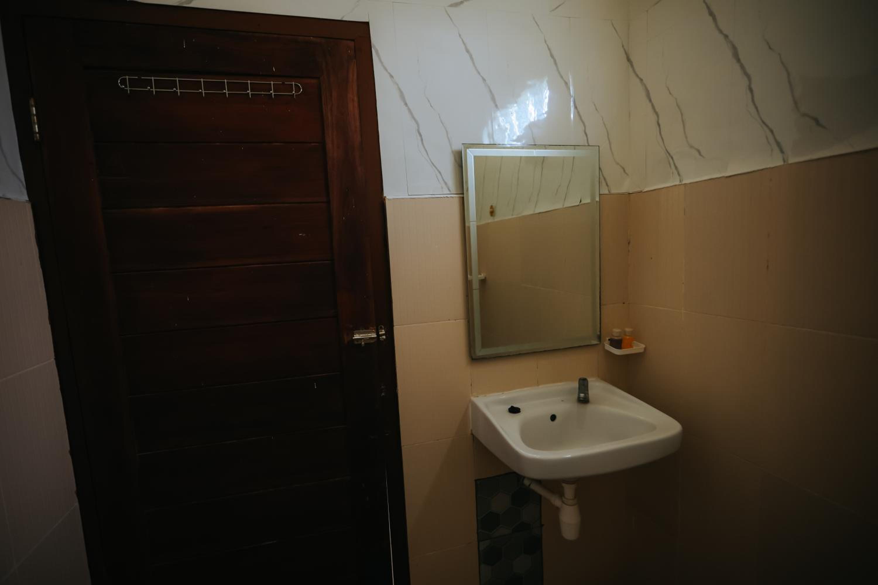 Standard Double Room - Photo 7