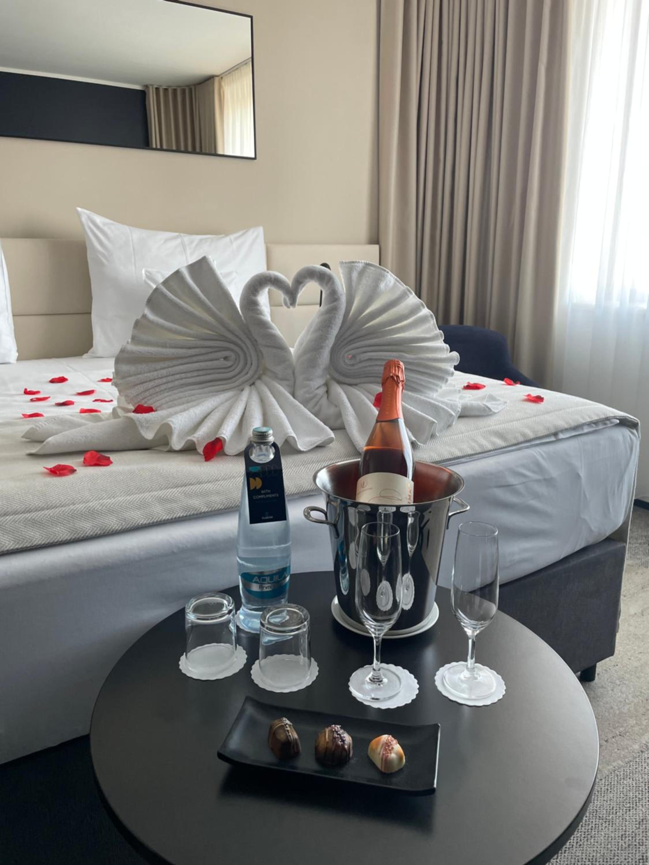 Valentine's Special Offer - Executive Double Room - Photo 3