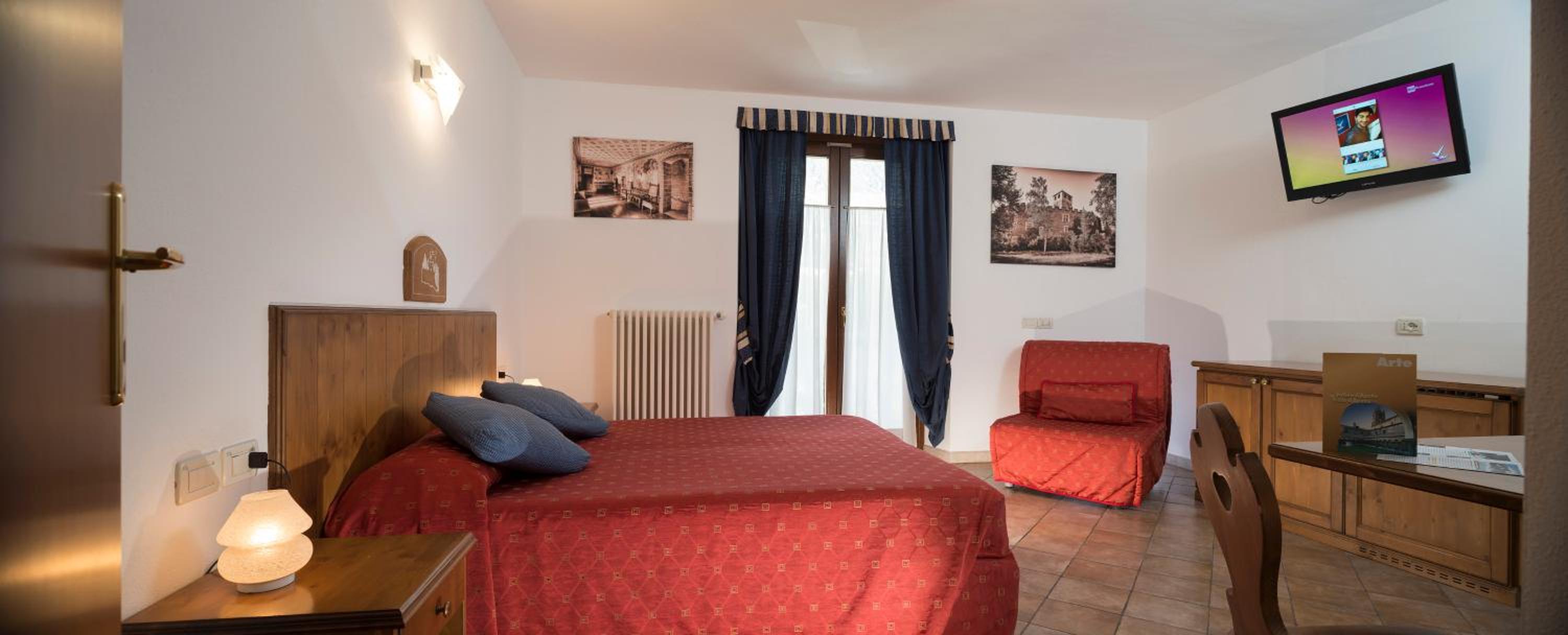 Double or Twin Room - Photo 10