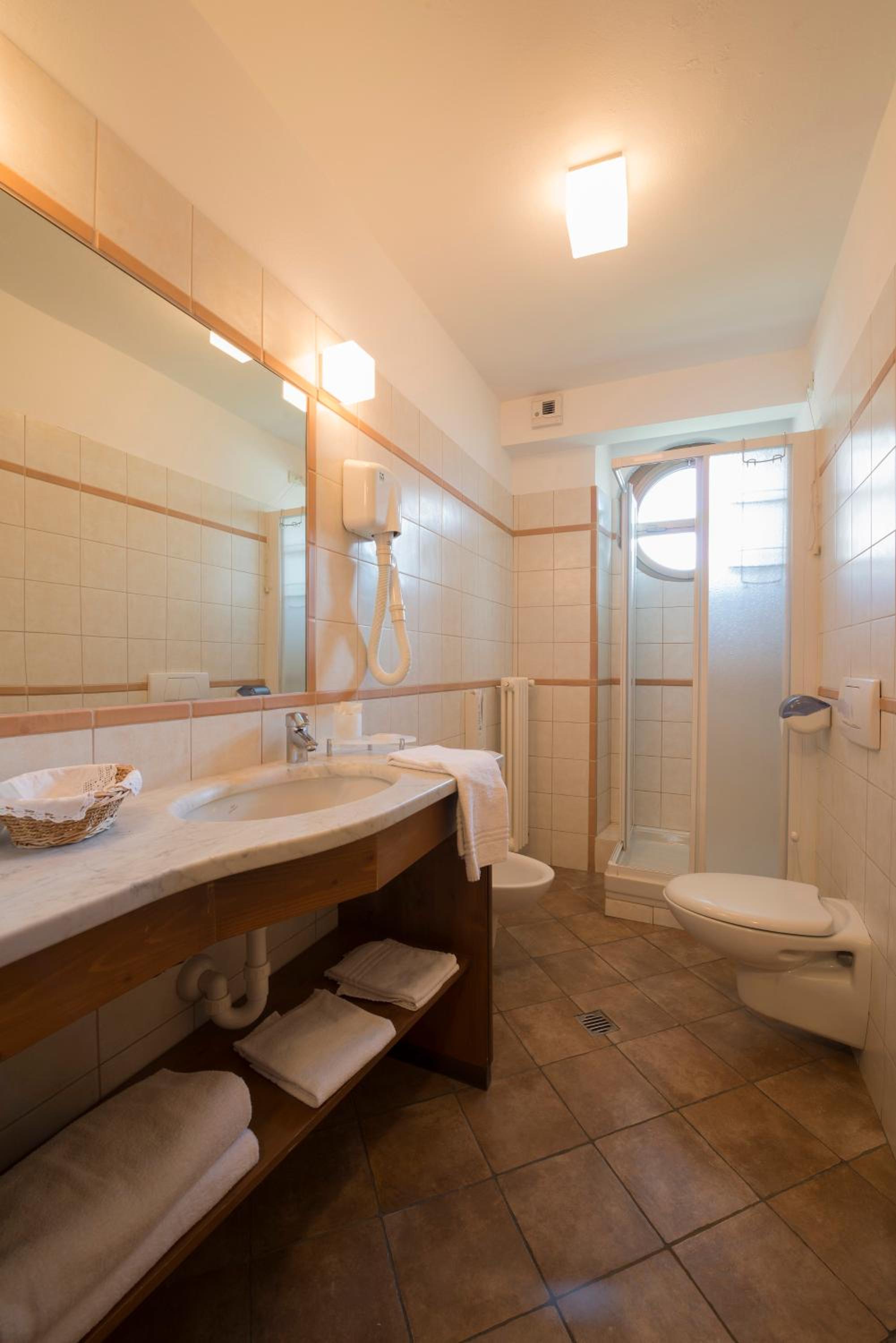 Double or Twin Room - Photo 11