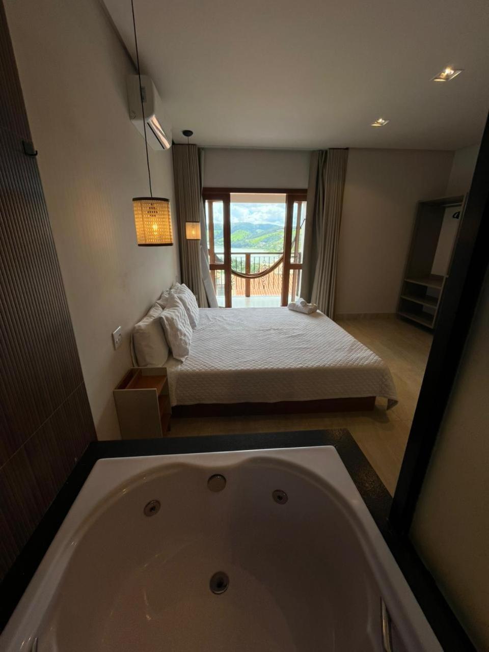 Suite with Hot Tub photo 1