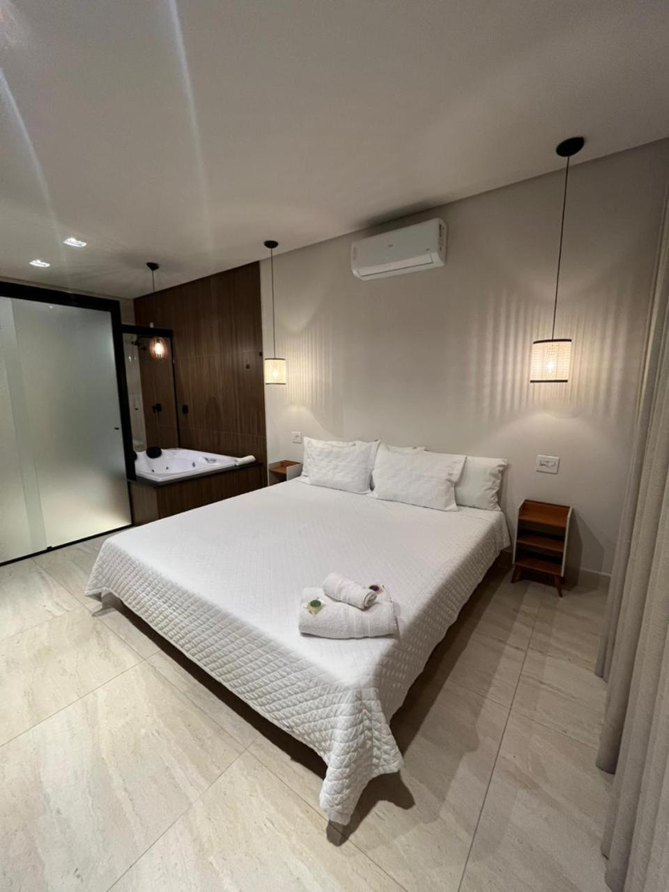 Suite with Hot Tub photo 2