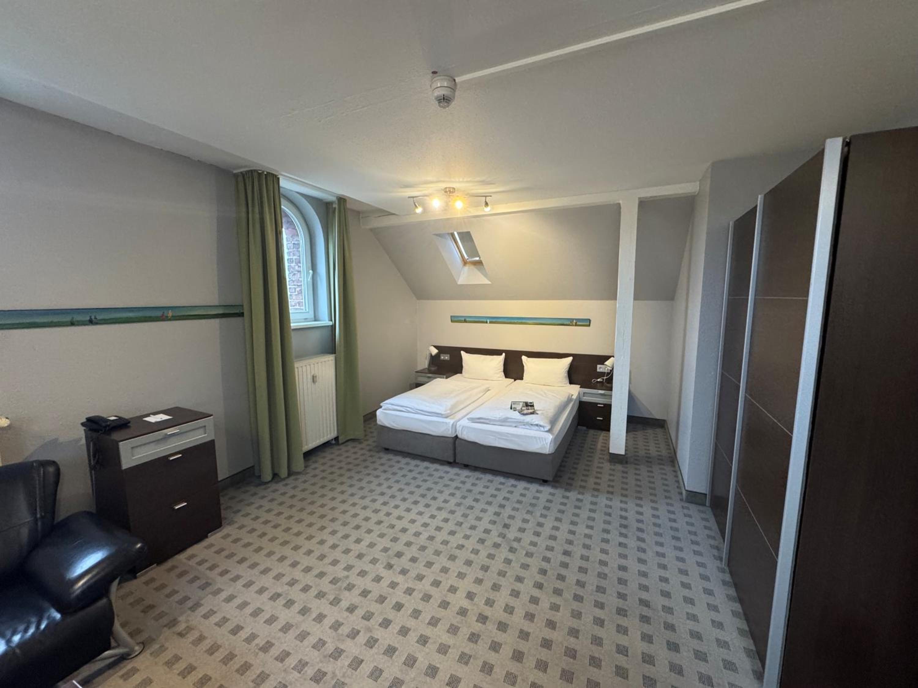 Large 1-Bedroom Apartment photo 2