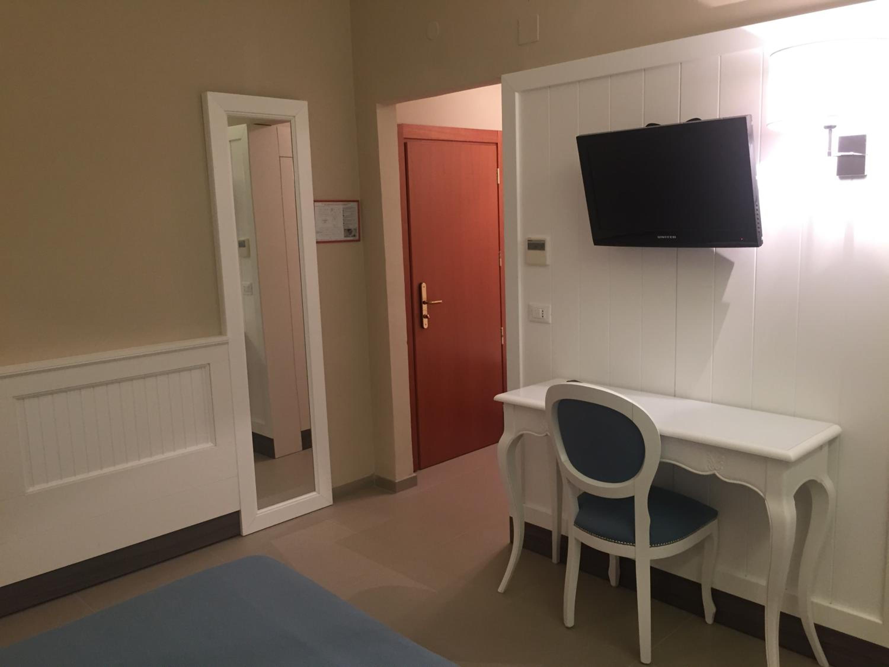 Superior Double or Twin Room photo 3