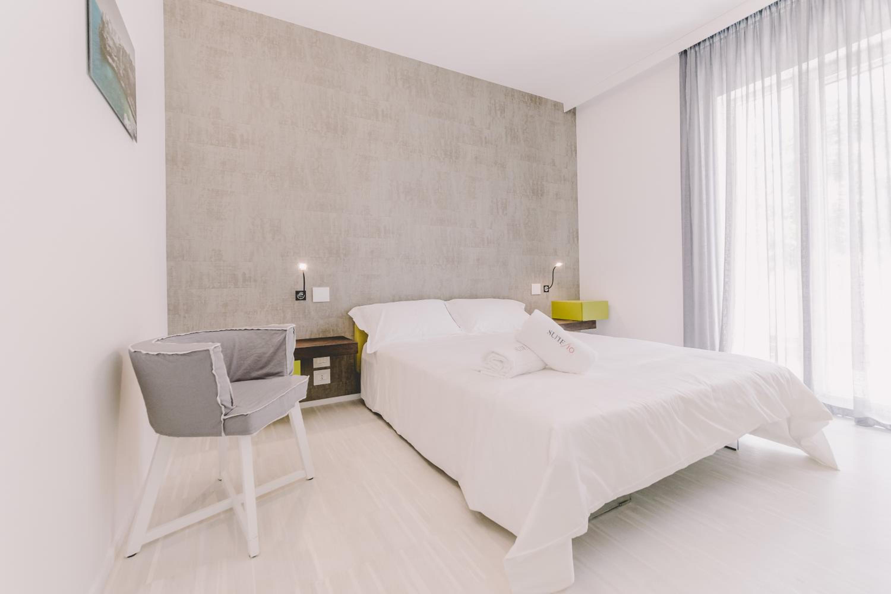 One-Bedroom Suite with Patio - Photo 18