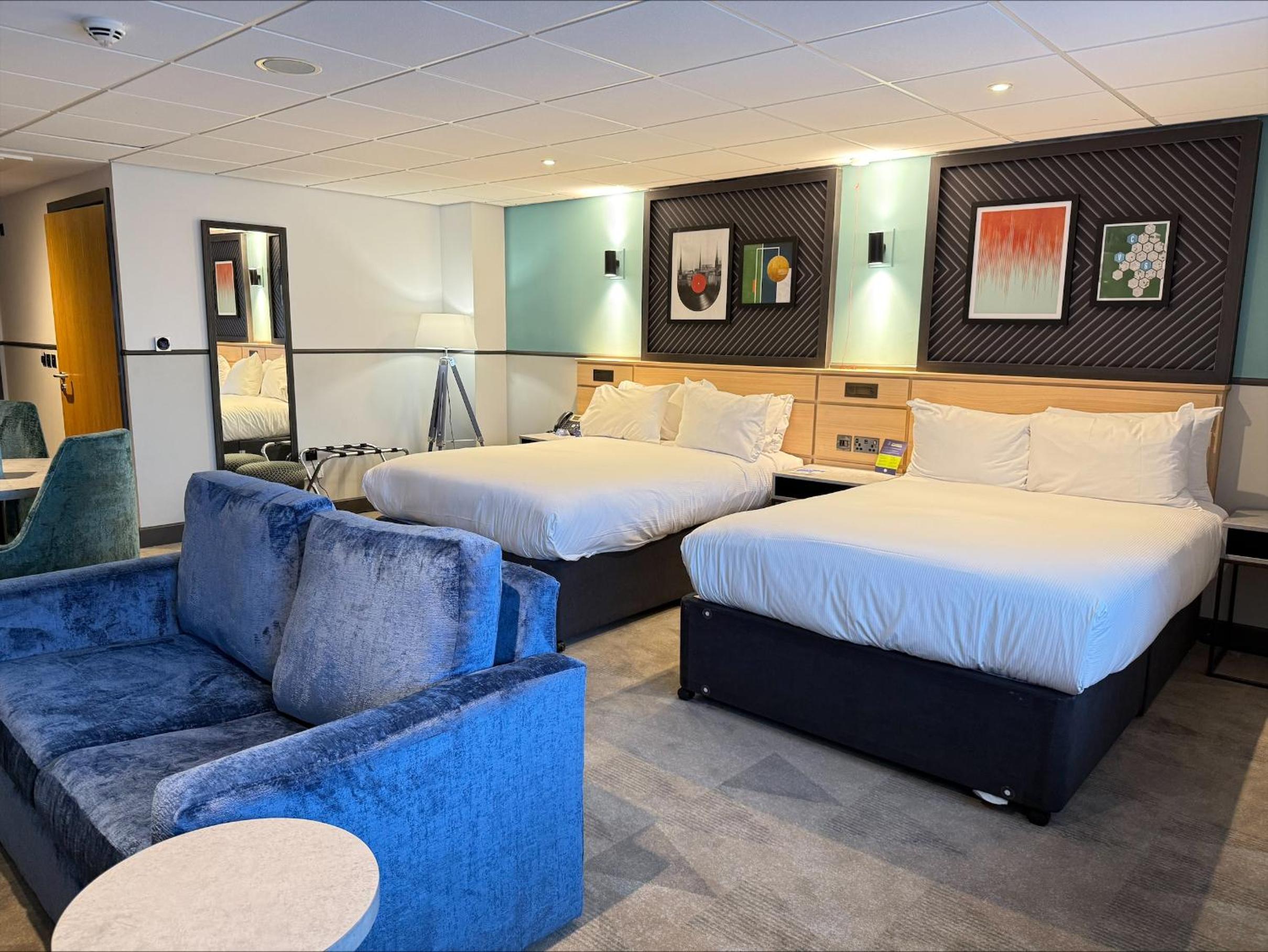 Deluxe Double Room with Two Double Beds - Mobility Accessible photo 1