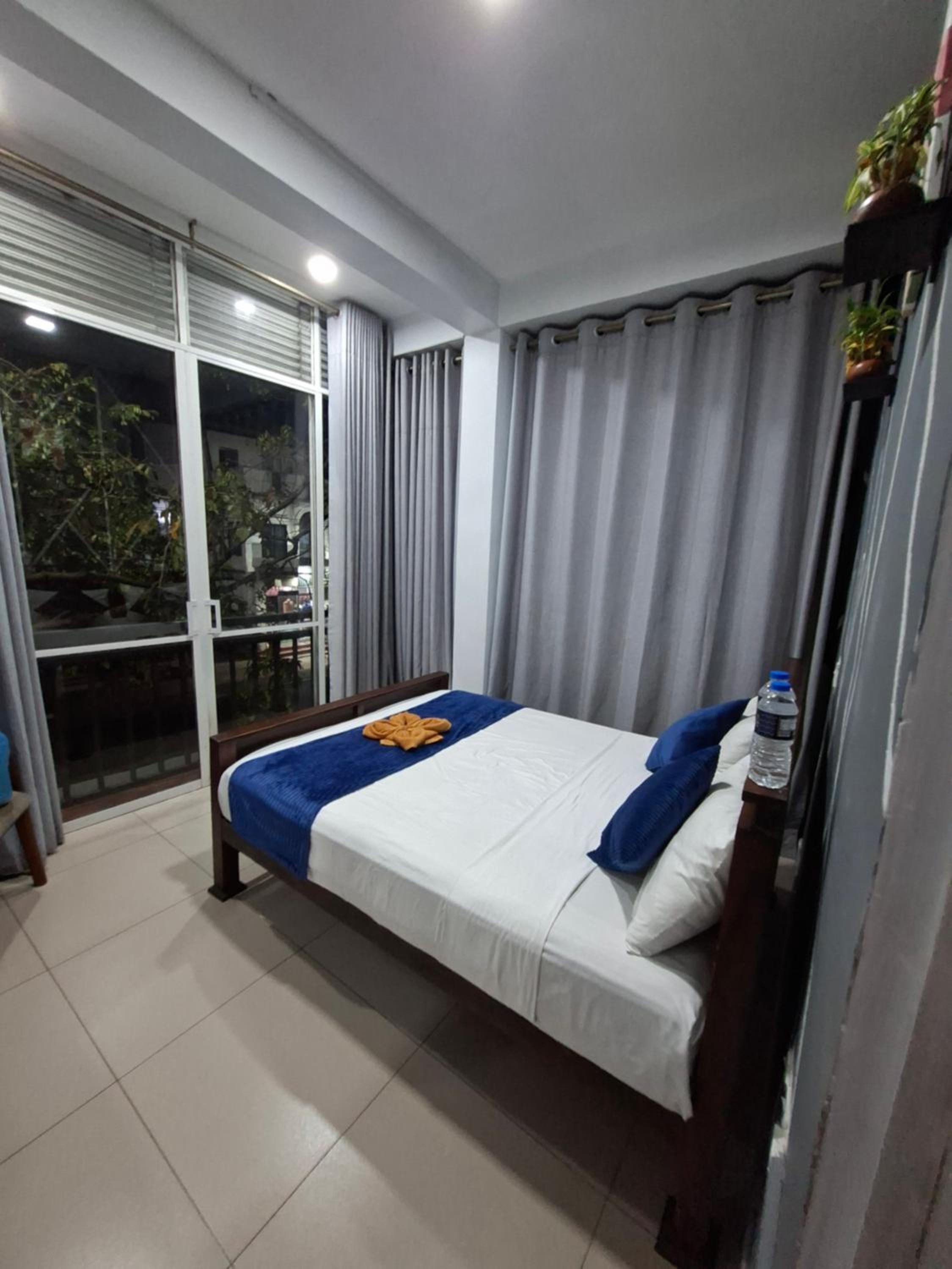 Standard Double Room with Fan - Photo 16