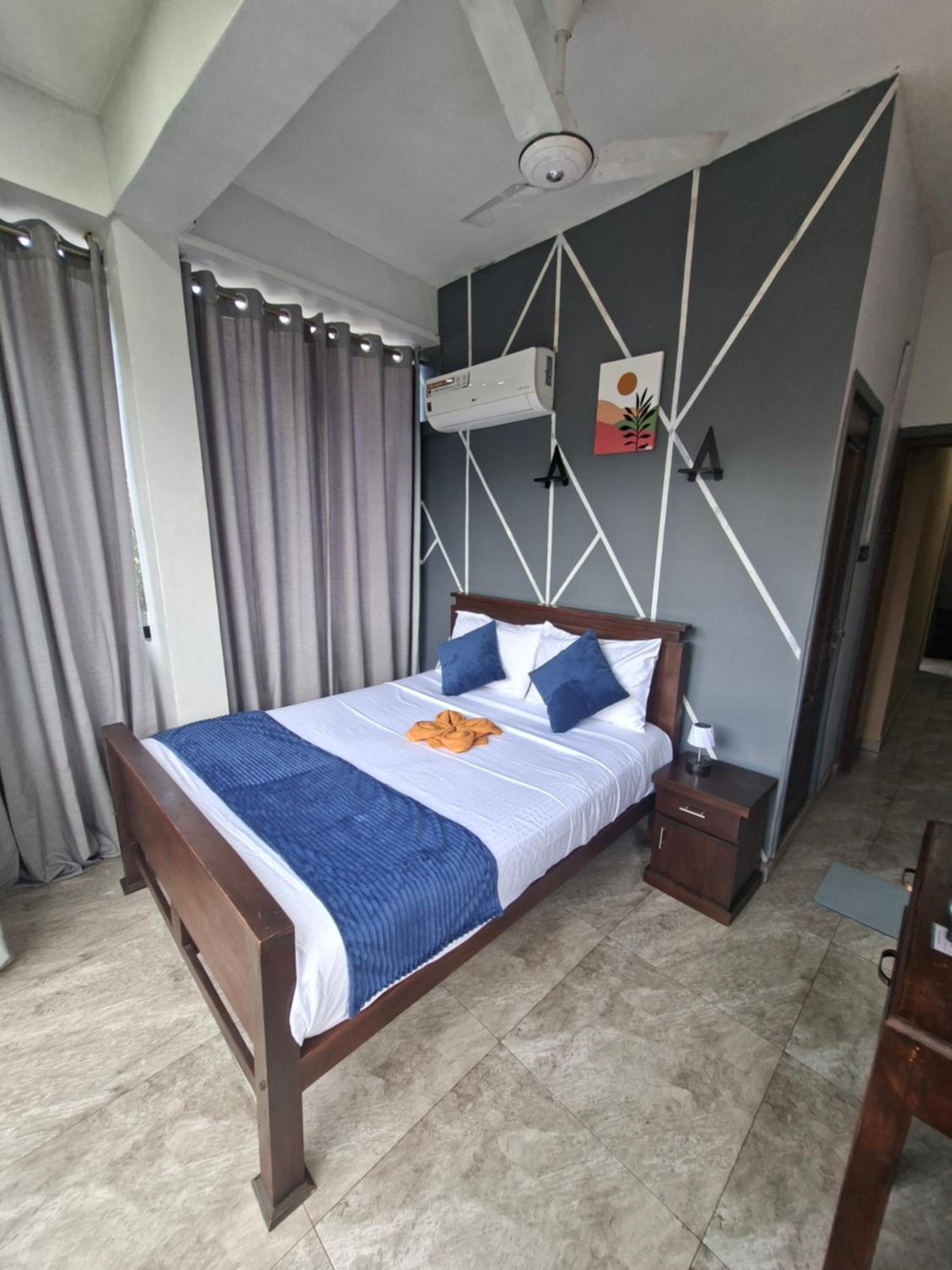 Standard Double Room - Photo 11