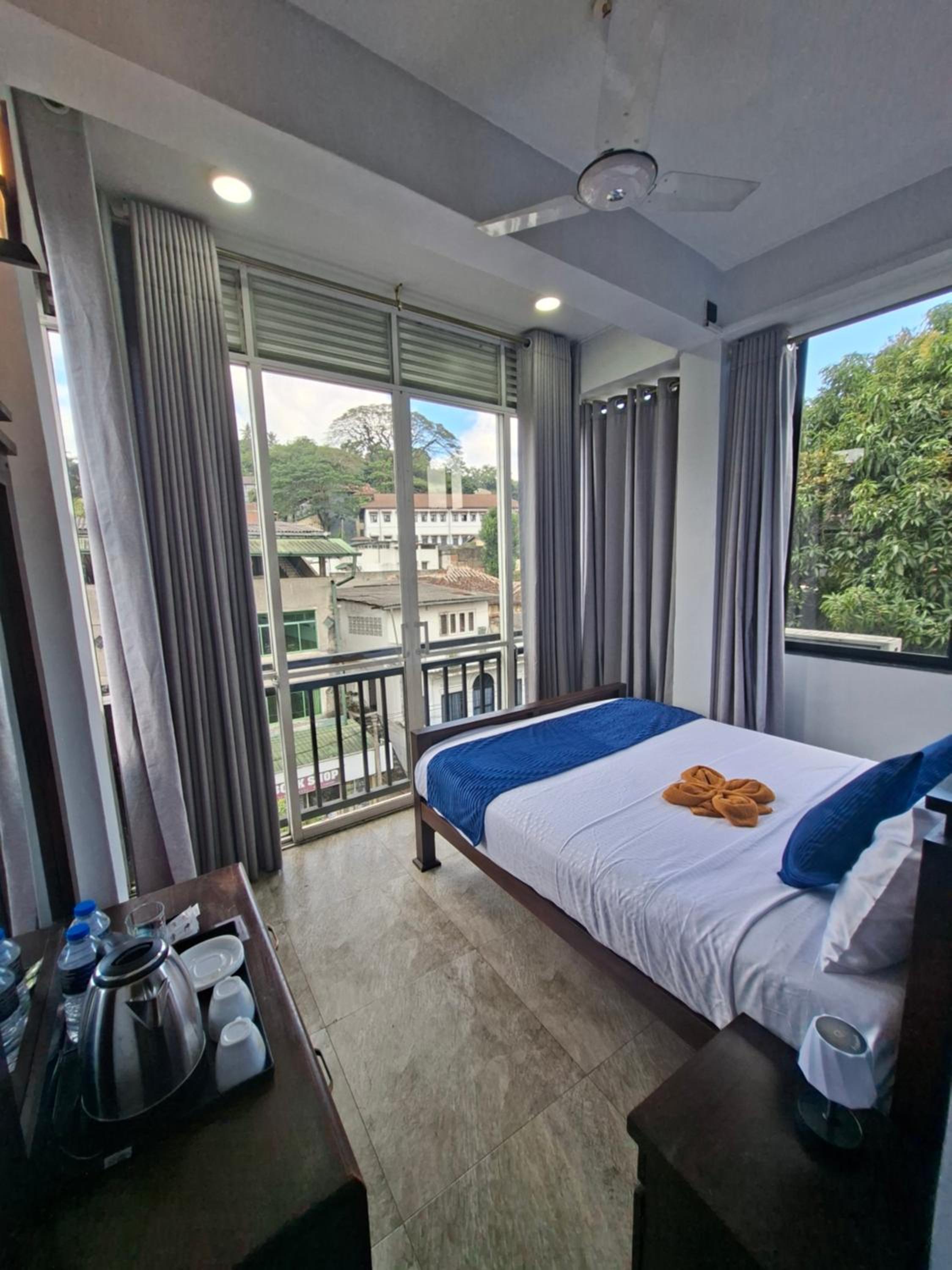 Standard Double Room - Photo 12